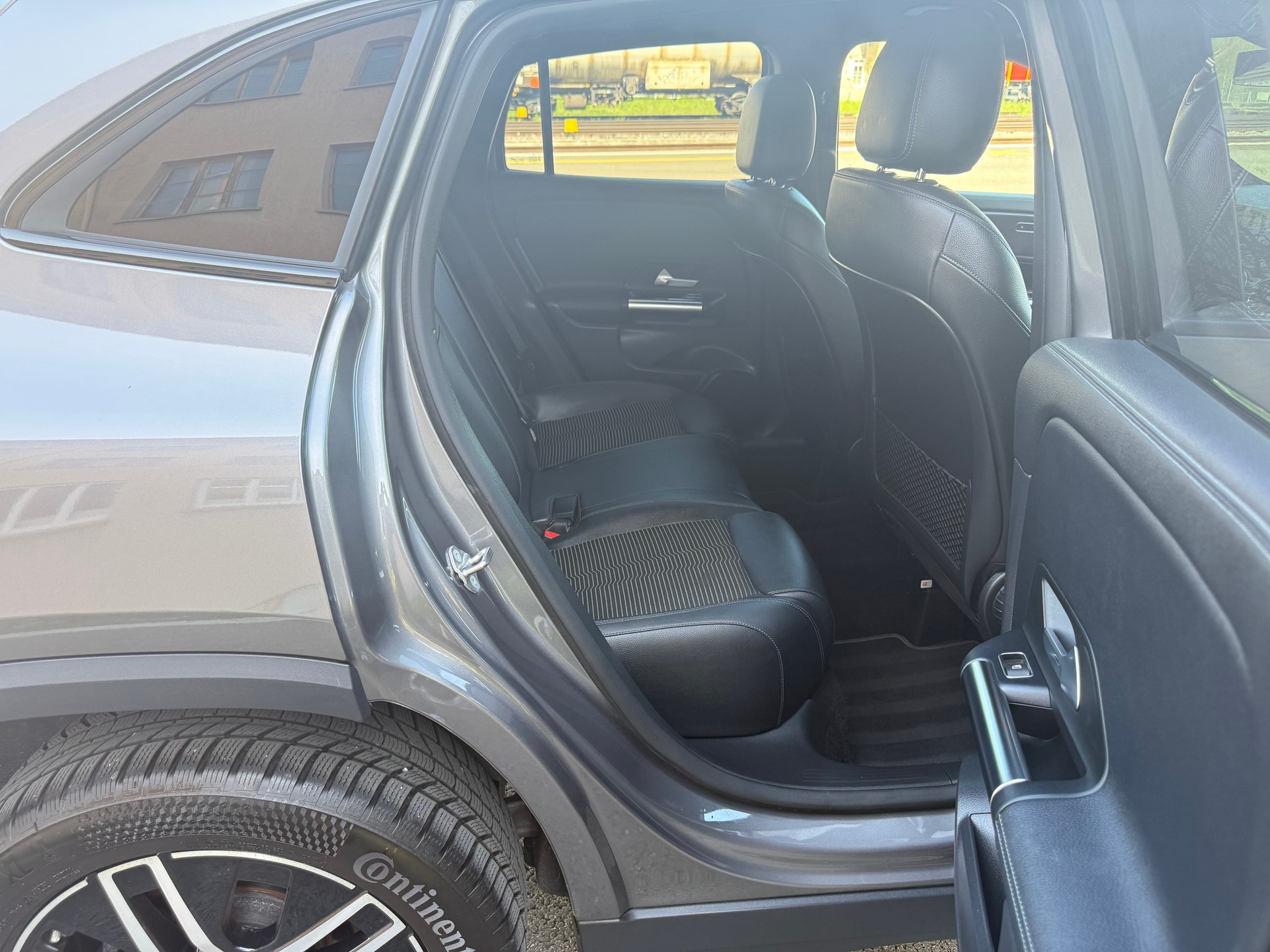 MERCEDES-BENZ GLA 200d 4Matic Progressive 8G-DCT-image-12