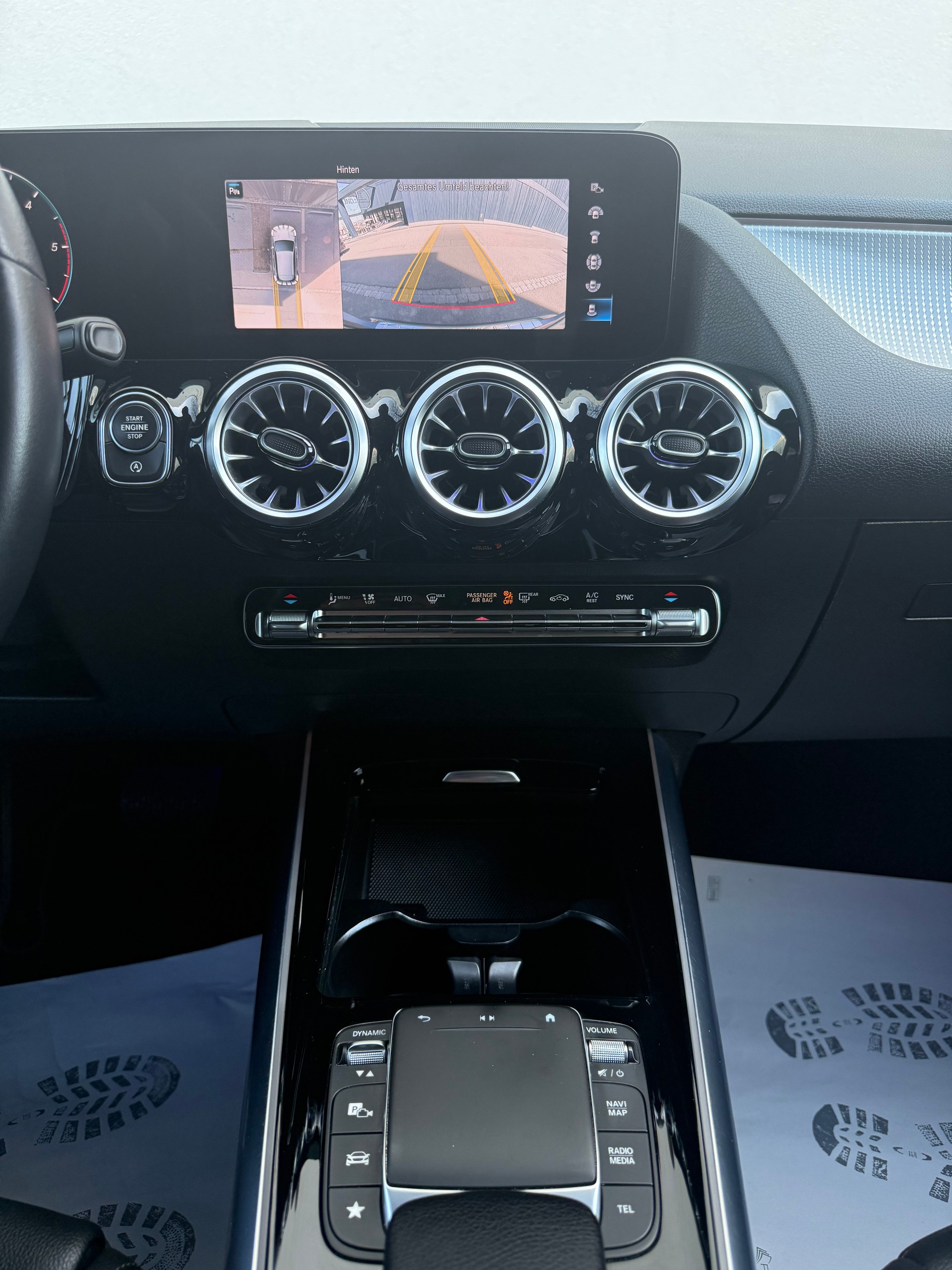 MERCEDES-BENZ GLA 200d 4Matic Progressive 8G-DCT-image-5