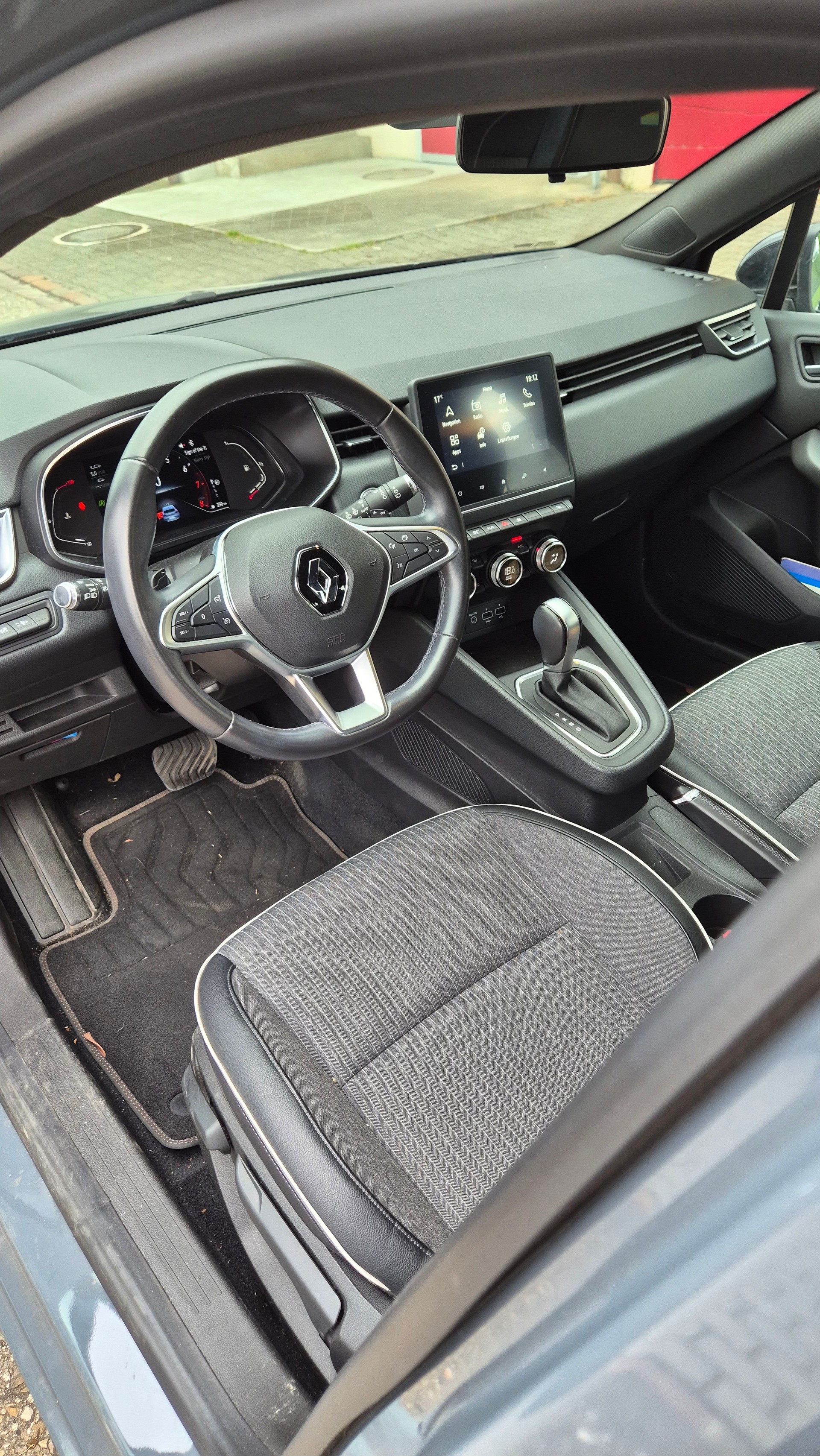 RENAULT Clio 1.3 Intens EDC-image-4