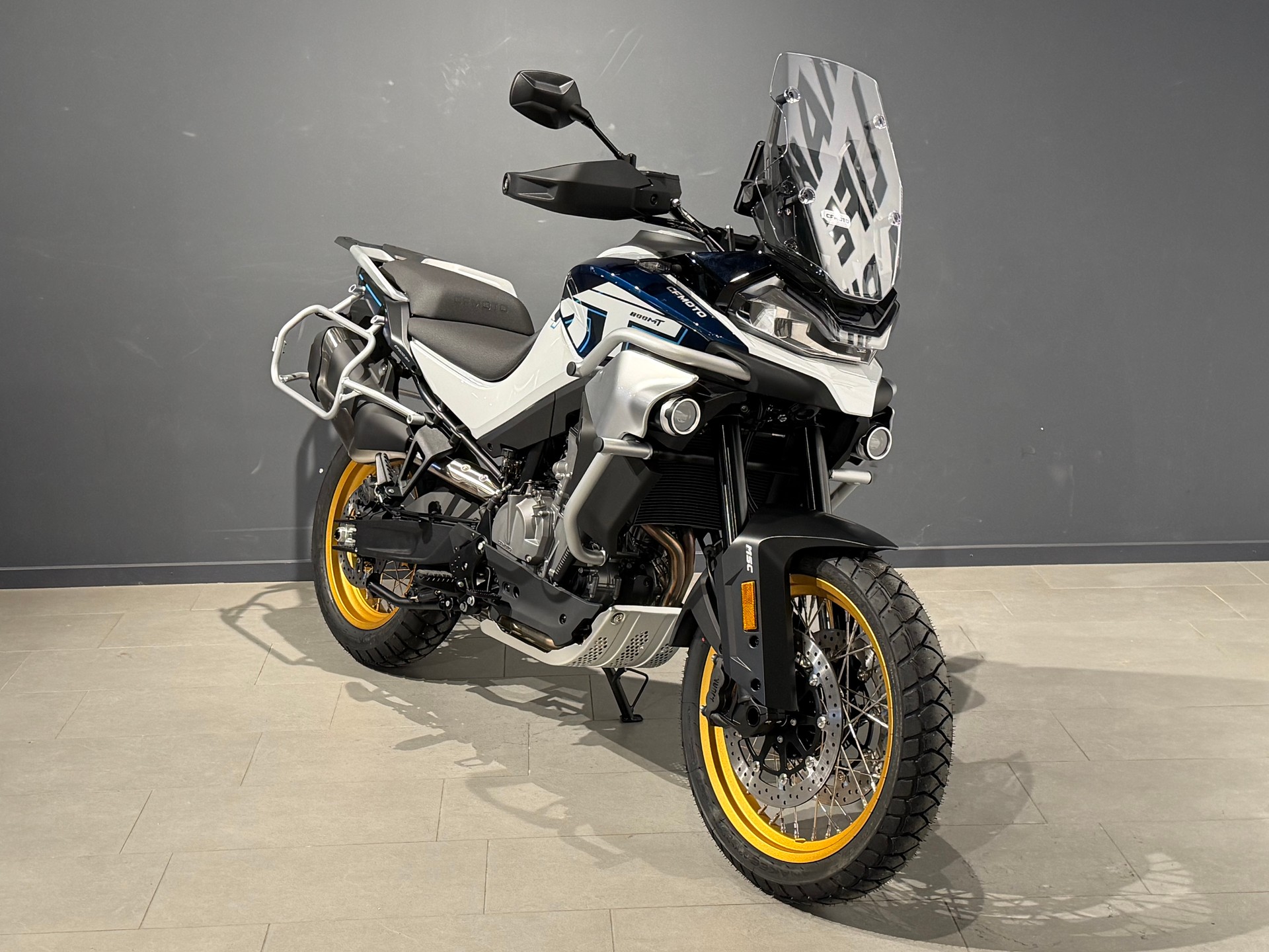 CF MOTO 800MT Explore-showroom-element-1
