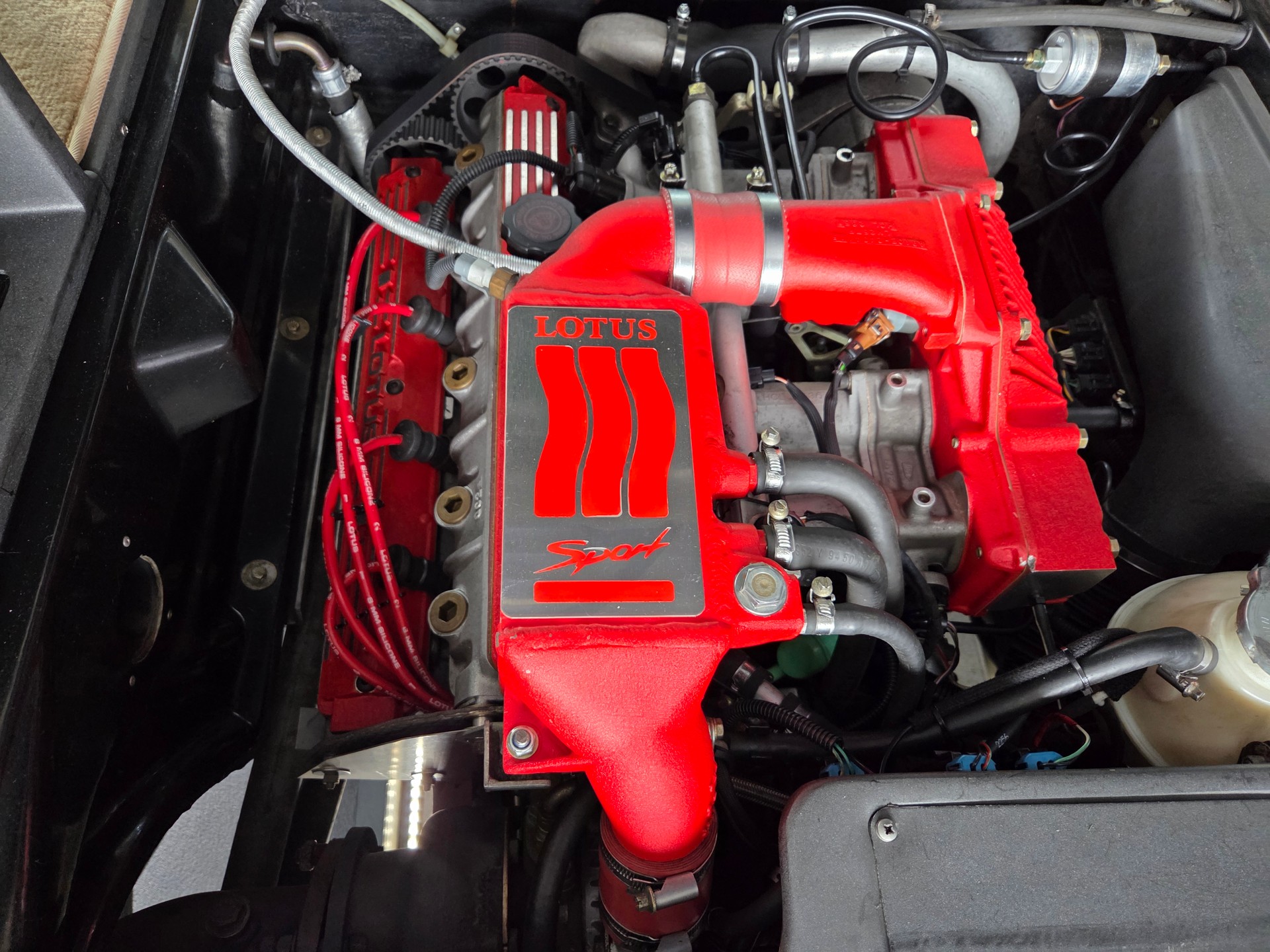 LOTUS Esprit S4s-image-5