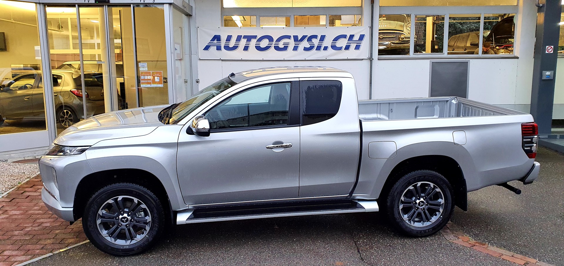 MITSUBISHI L 200 2.4 ClubCab Sport