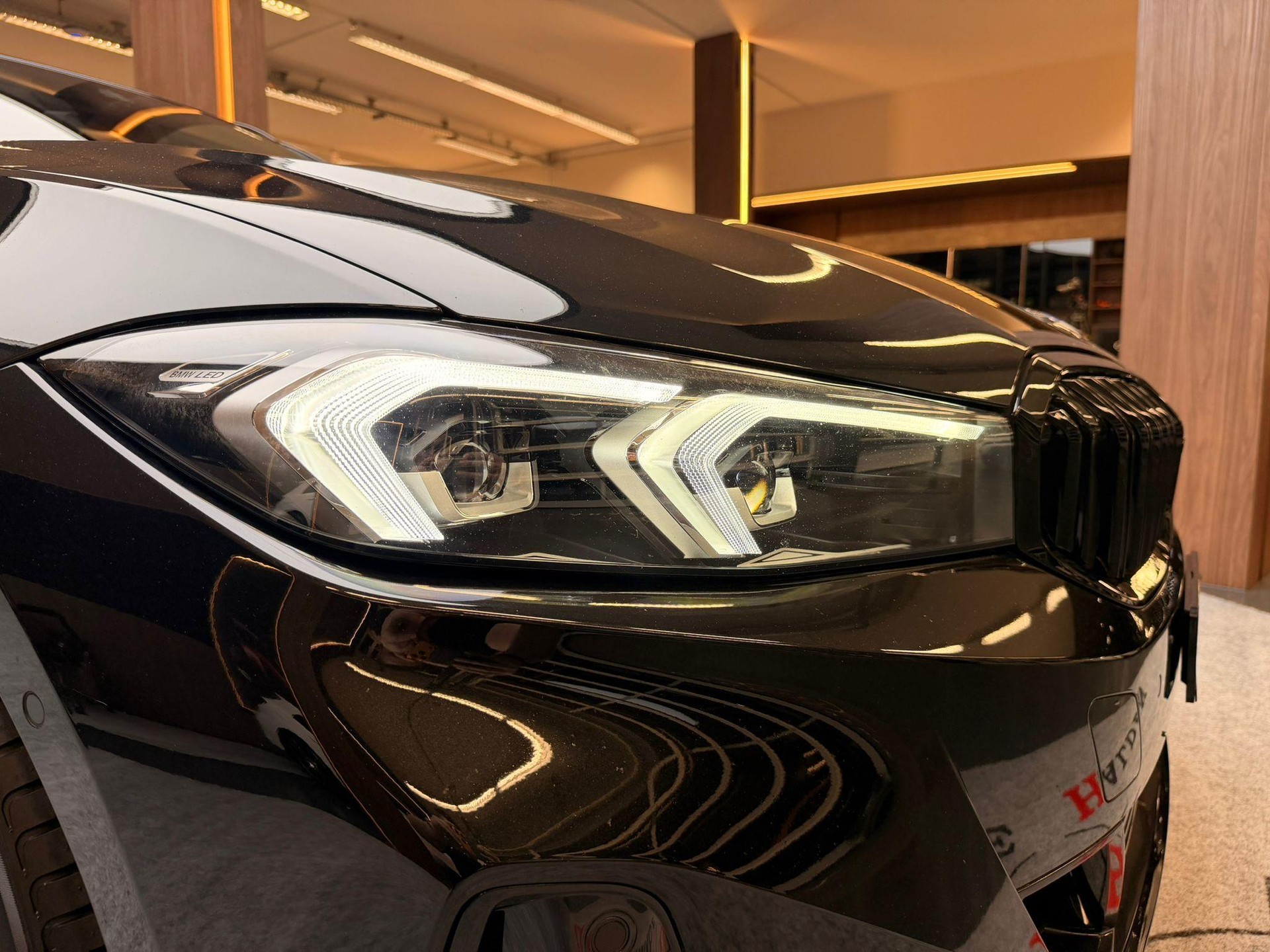 BMW 320d SAG Touring-image-9