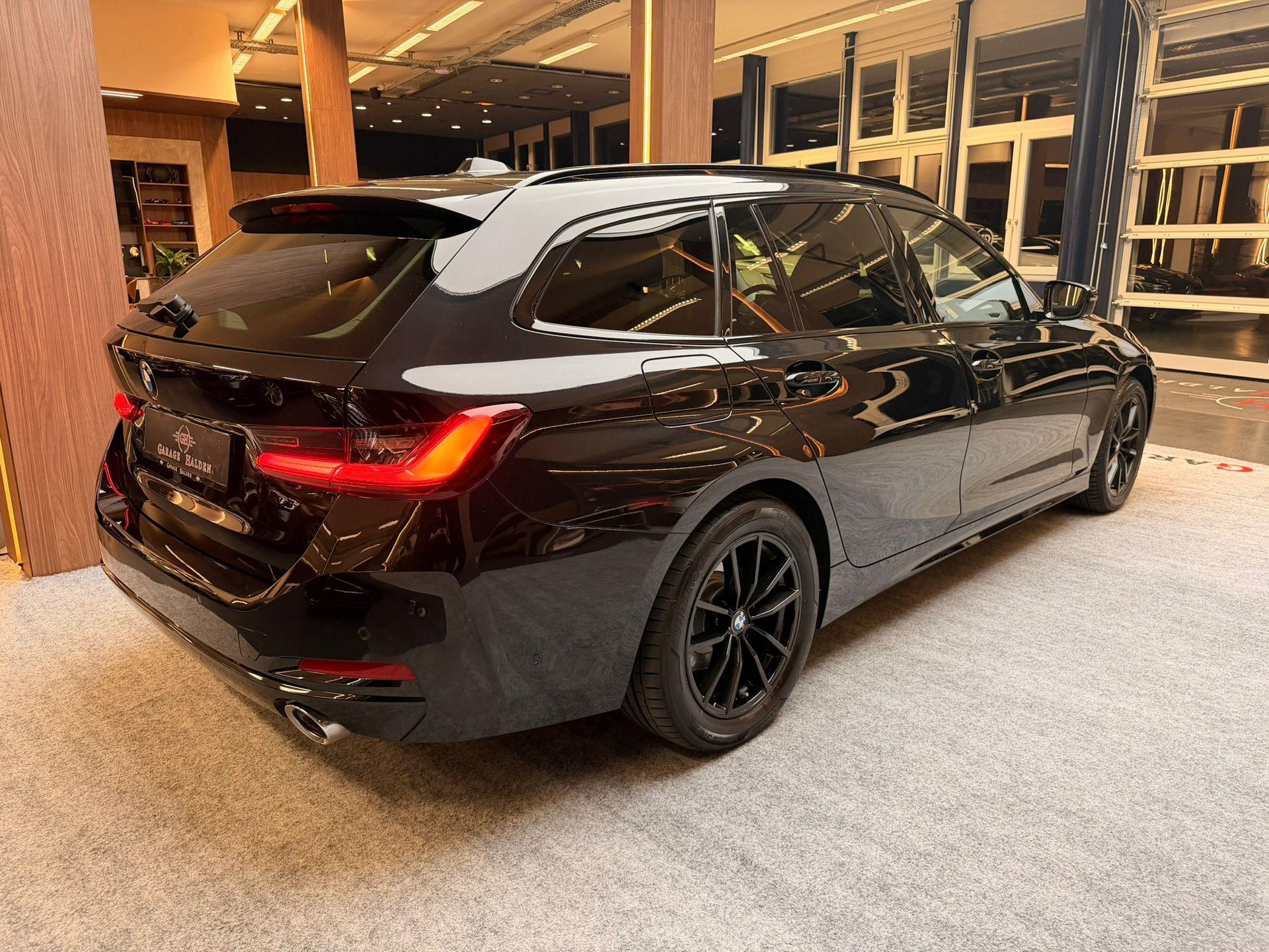BMW 320d SAG Touring-image-7