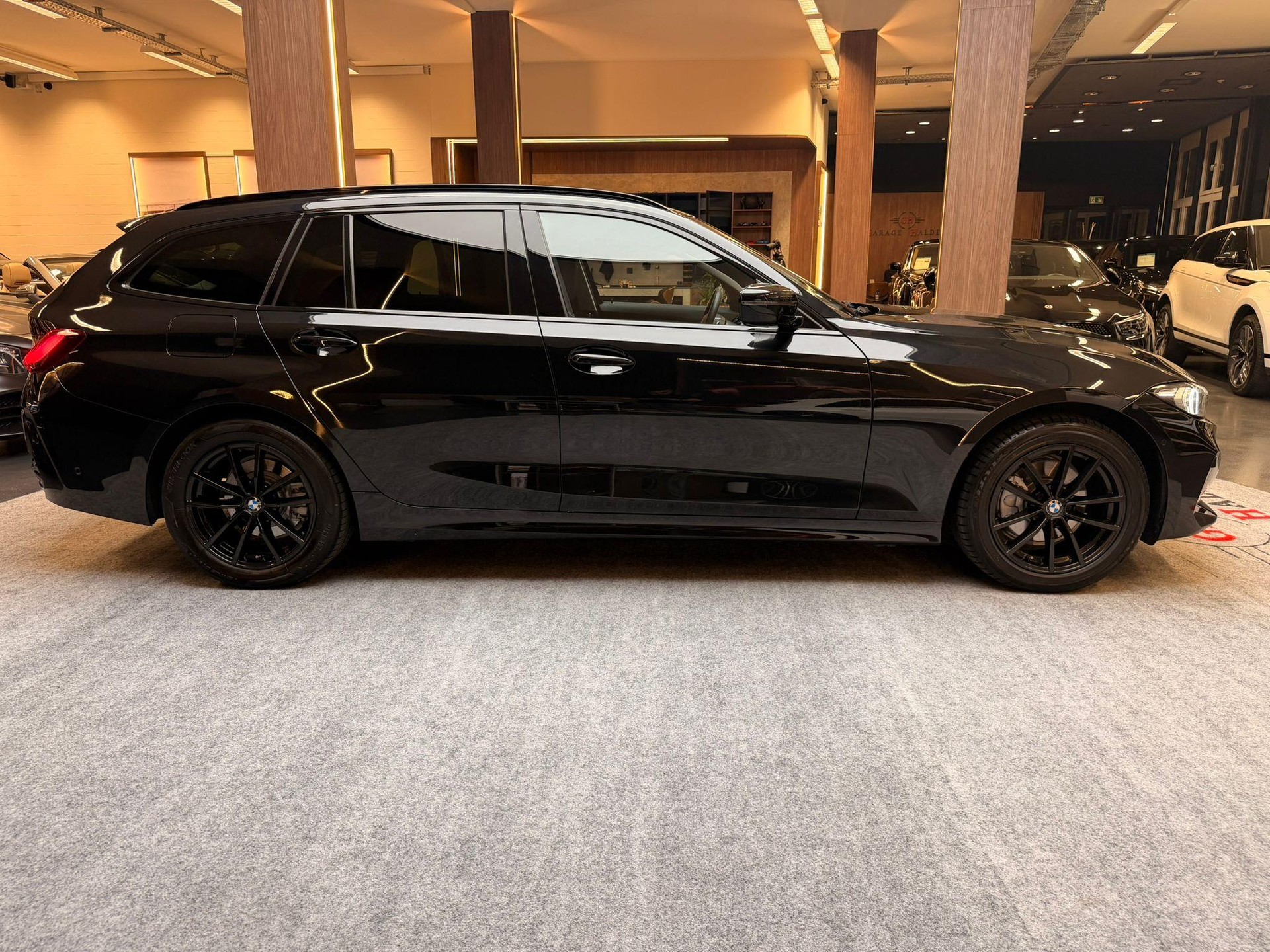 BMW 320d SAG Touring-image-8