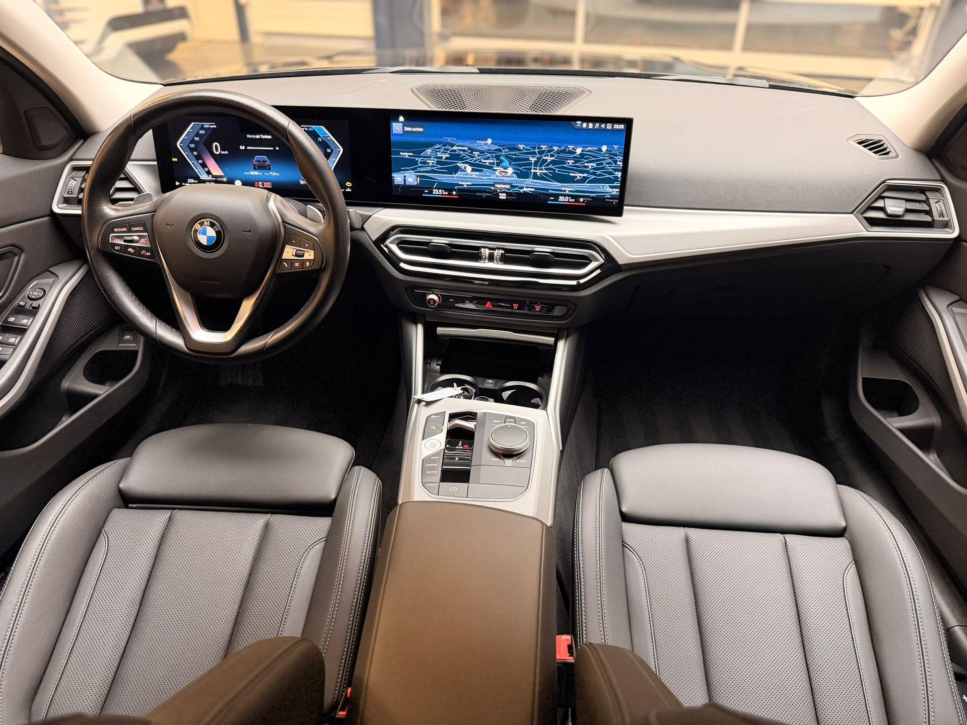 BMW 320d SAG Touring-image-11