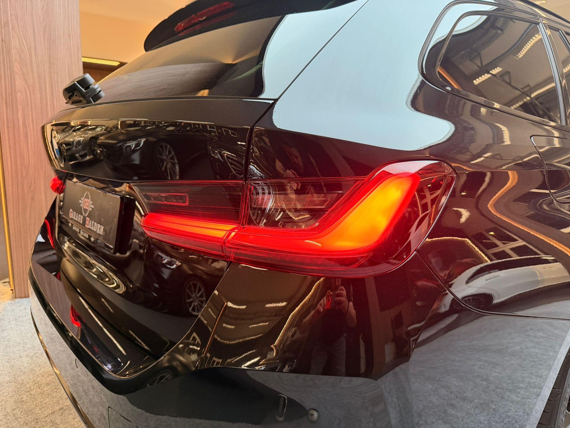 BMW 320d SAG Touring-image-10