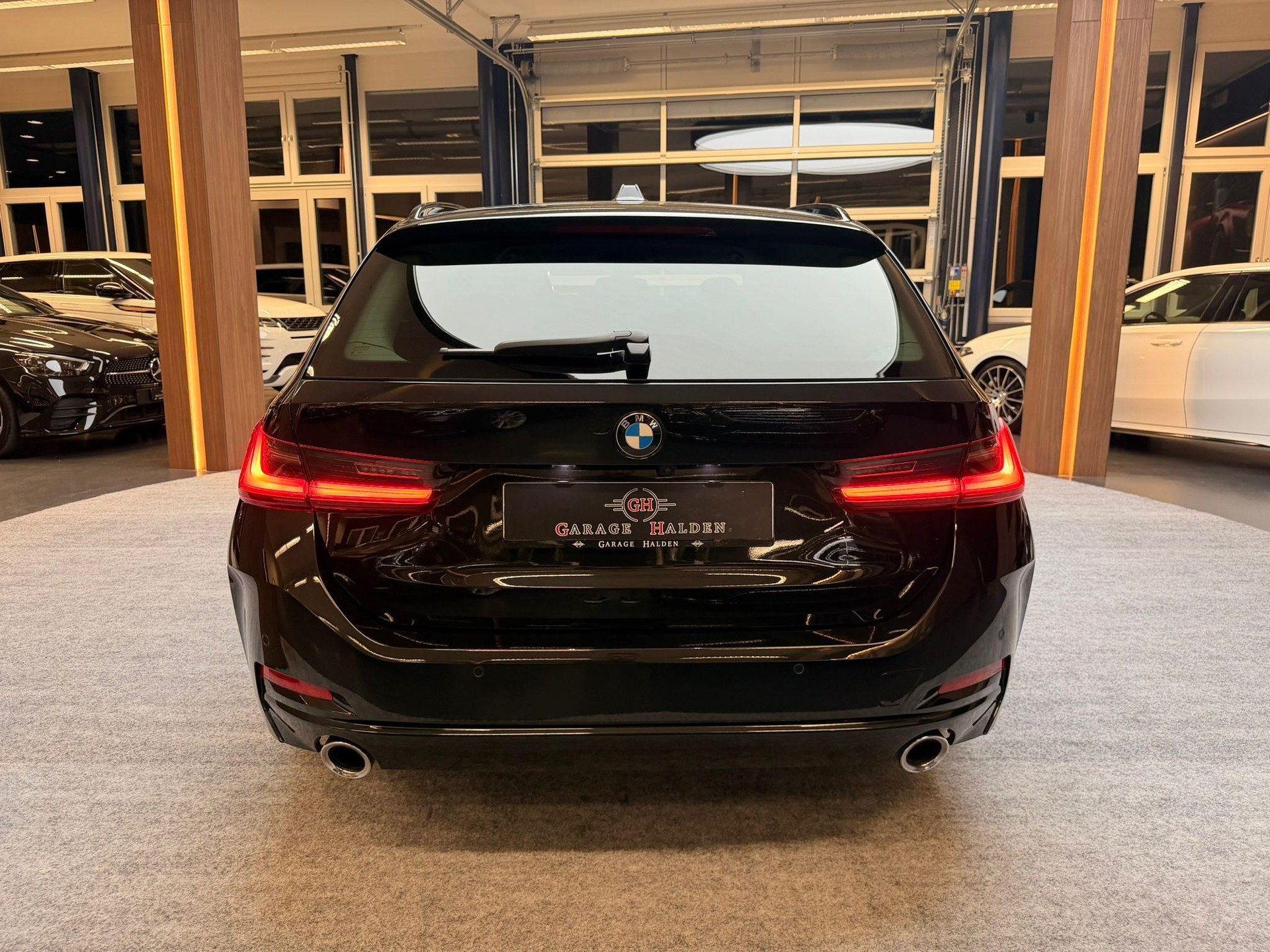 BMW 320d SAG Touring-image-6