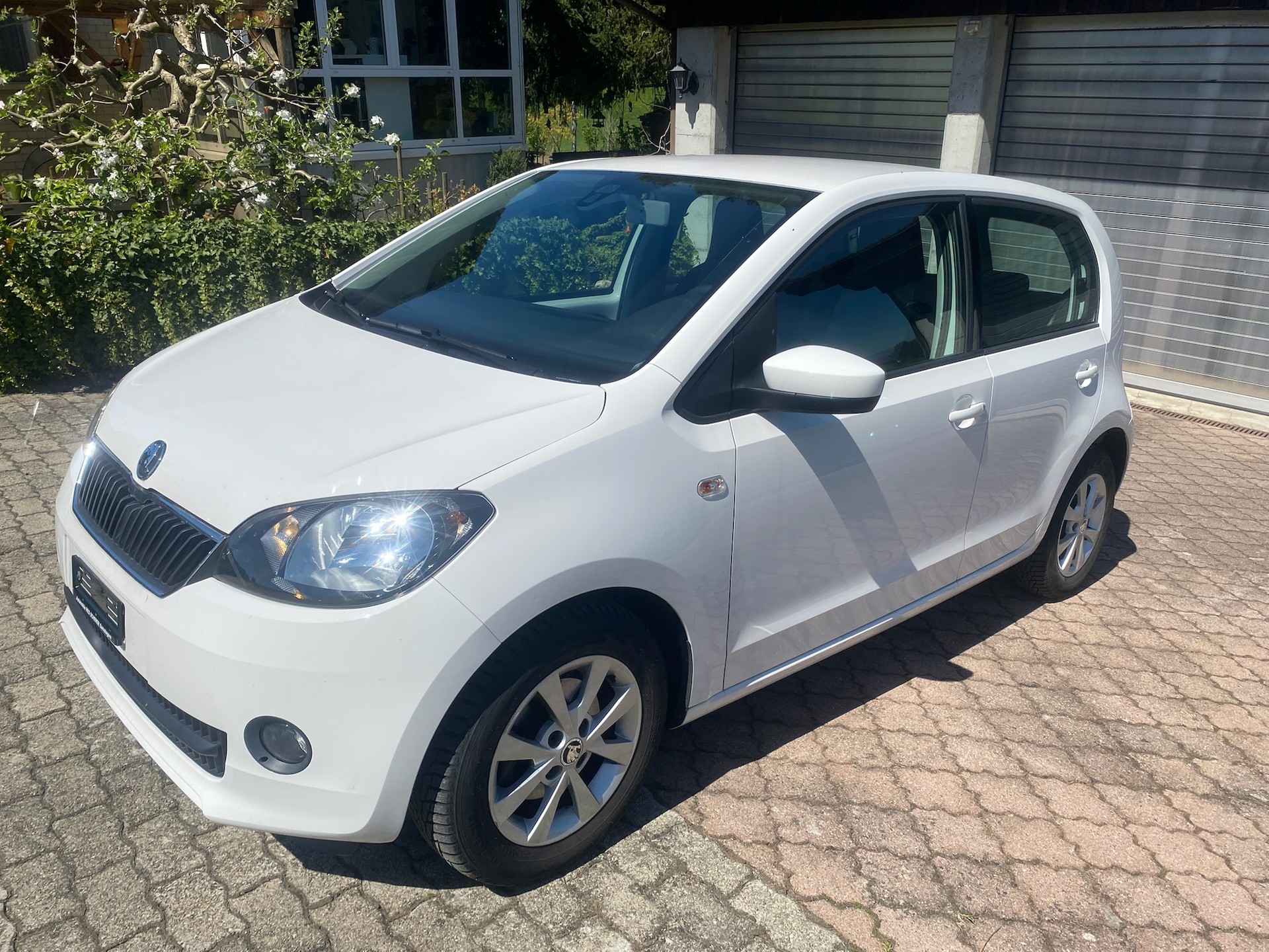 SKODA Citigo 1.0 G-tec Elegance-image-1