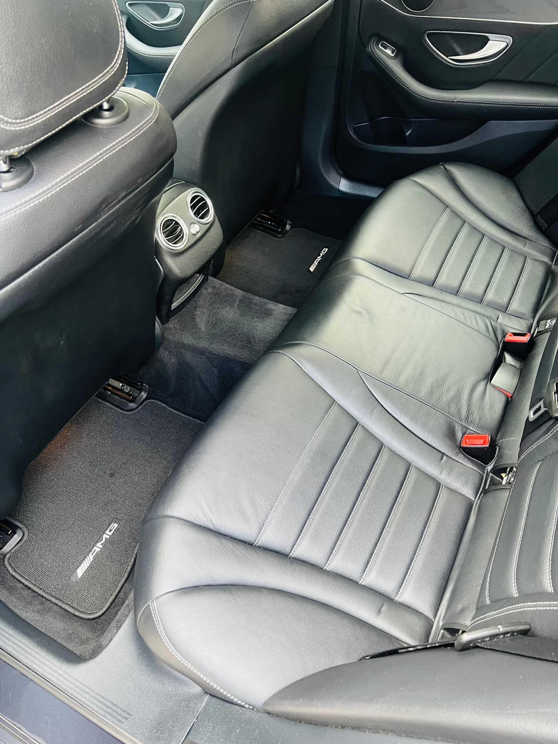 MERCEDES-BENZ C 250 BlueTEC AMG Line 4Matic 7G-Tronic-image-11