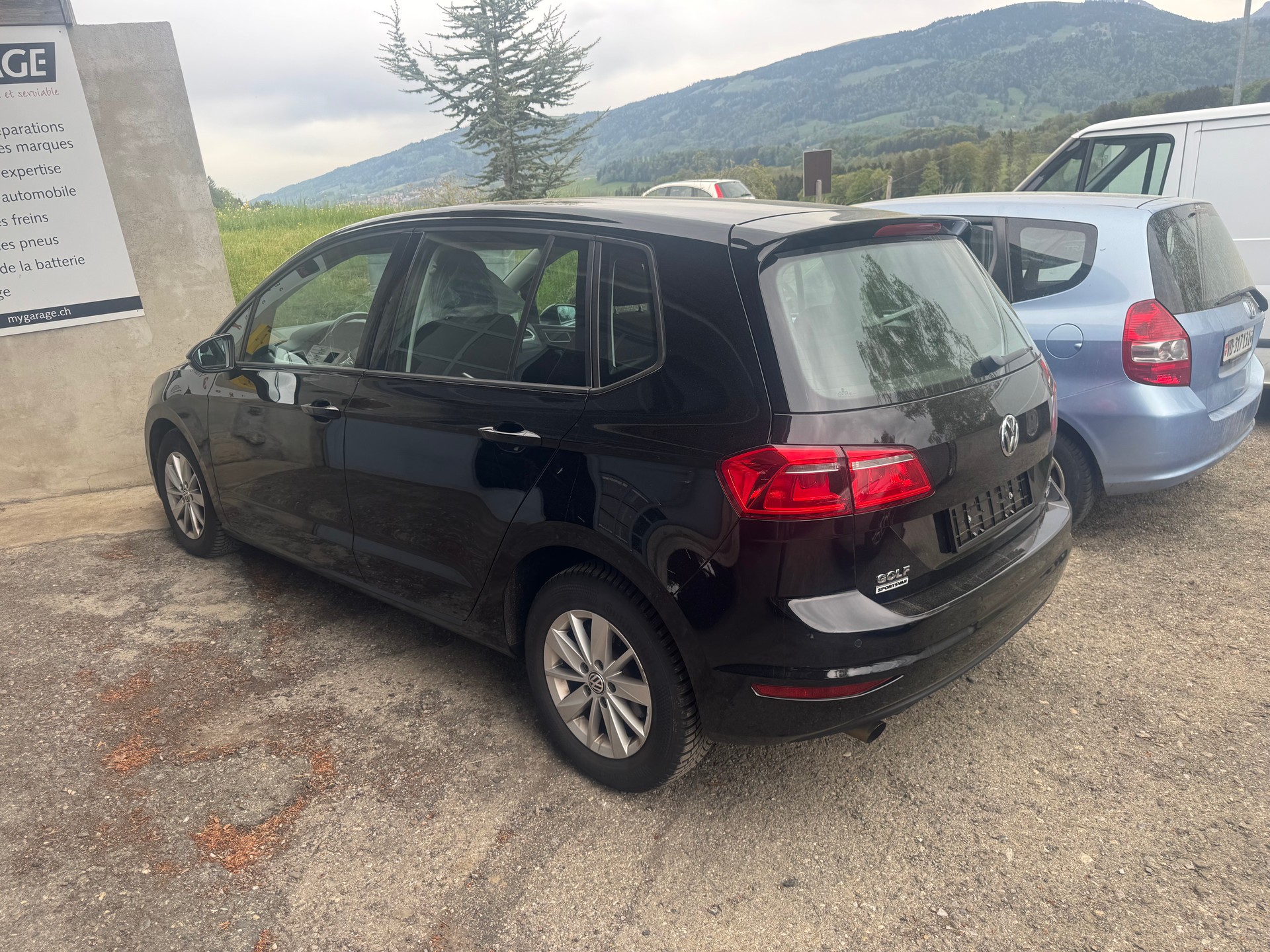 VW Golf Sportsvan 1.6 TDI Lounge DSG-image-8