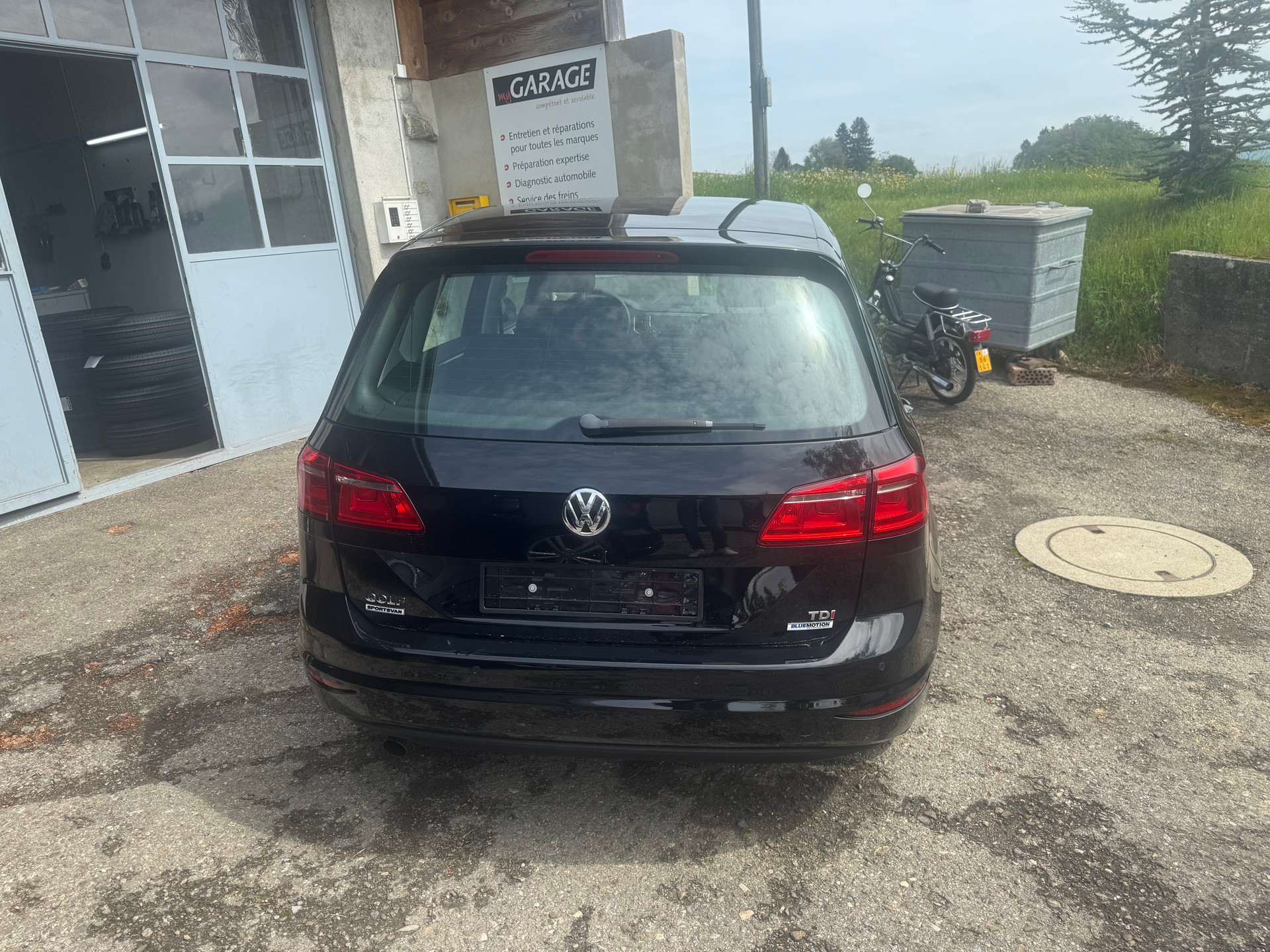 VW Golf Sportsvan 1.6 TDI Lounge DSG-image-9
