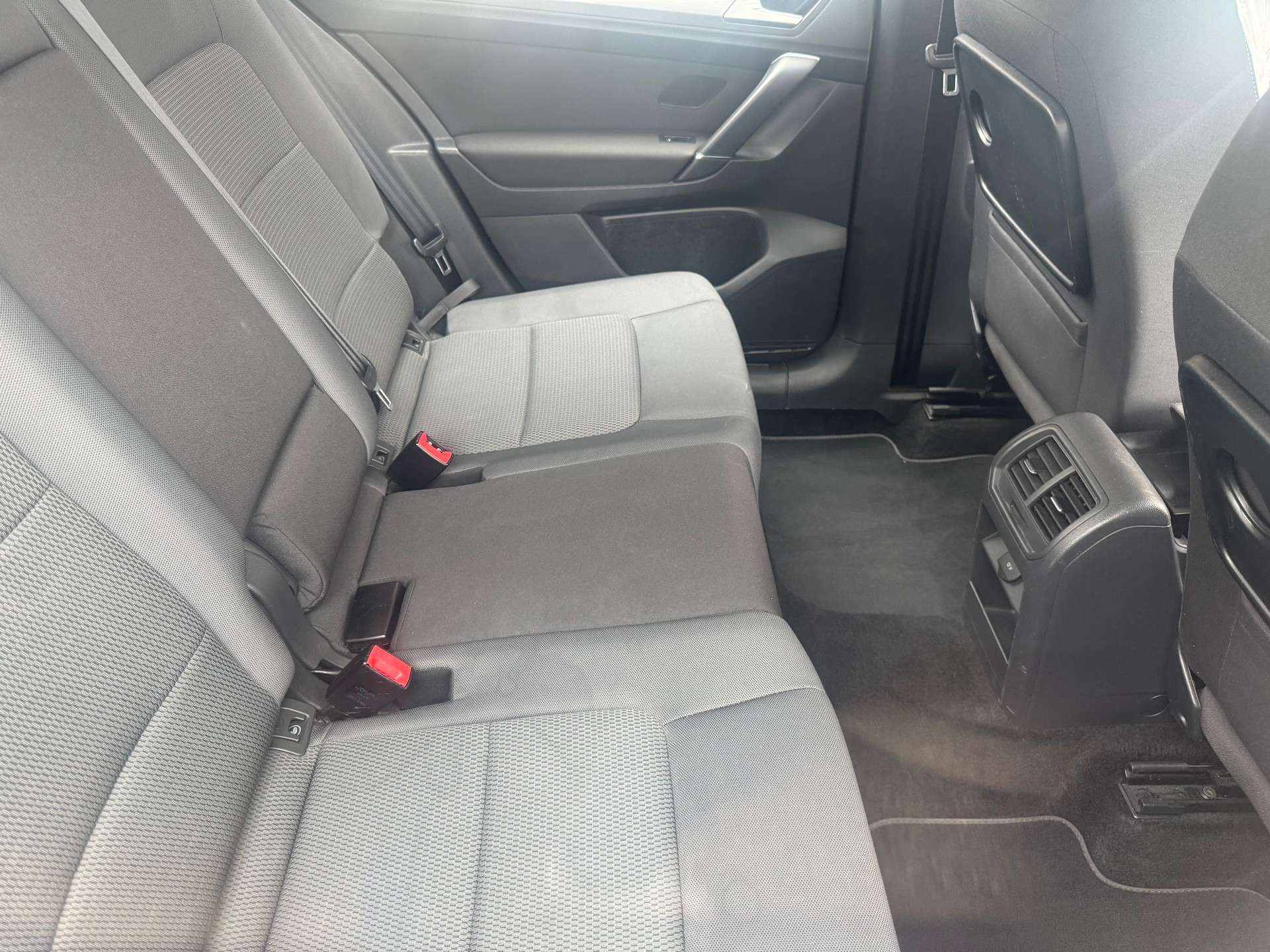 VW Golf Sportsvan 1.6 TDI Lounge DSG-image-5