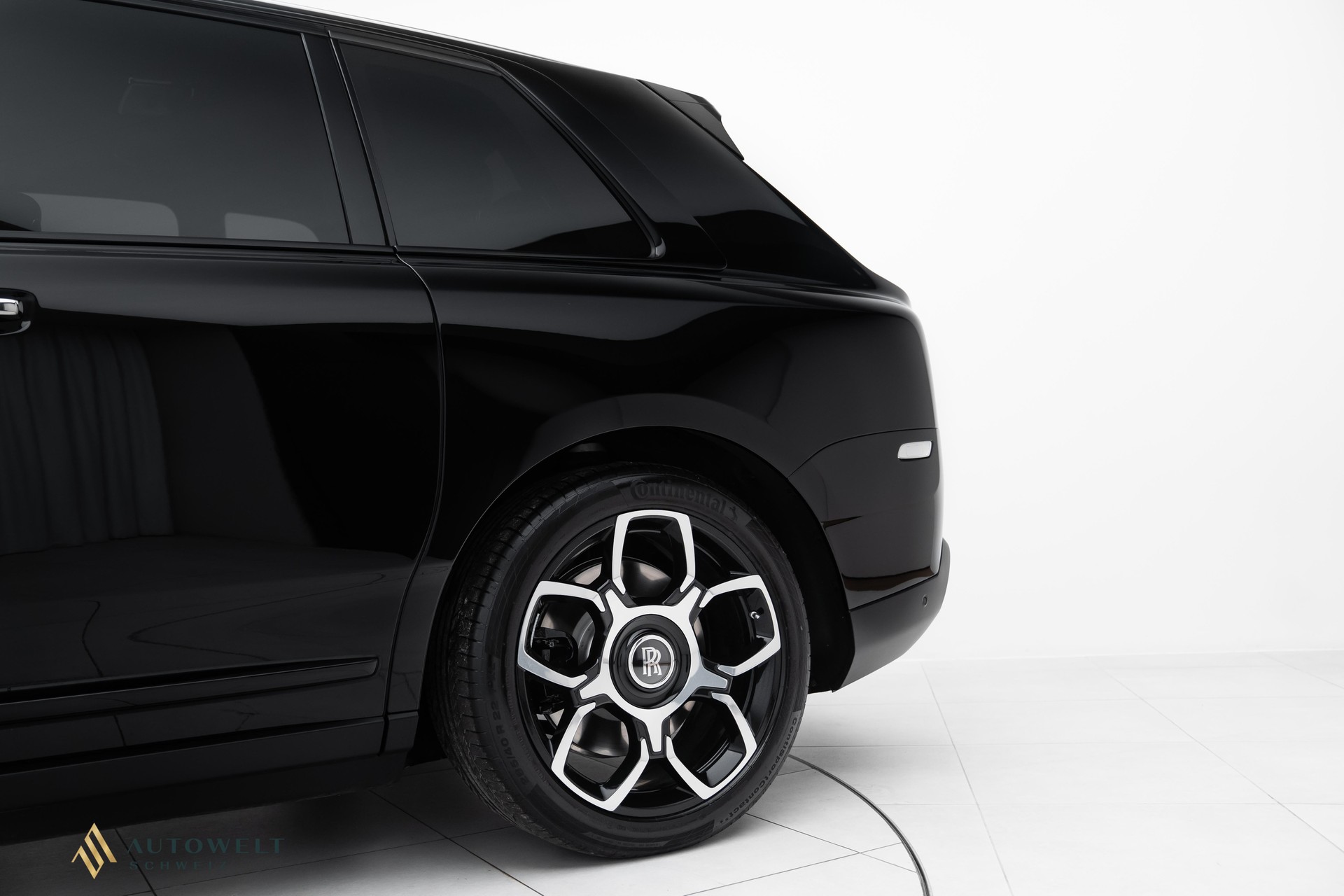 ROLLS-ROYCE Cullinan 6.7 V12 Black Badge-image-18