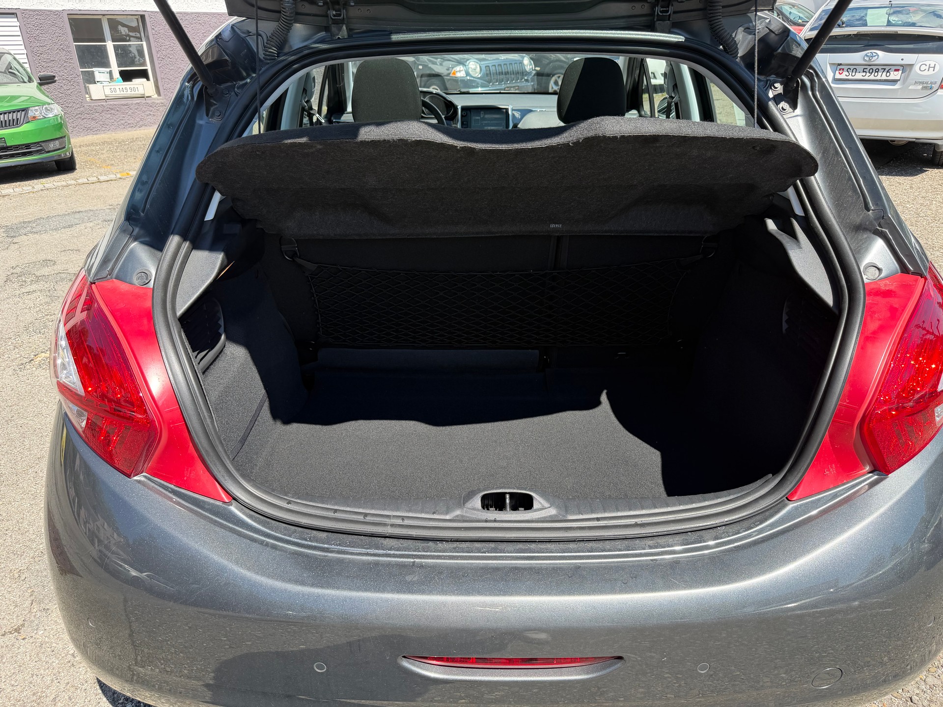 PEUGEOT 208 1.6 VTI Allure-image-13