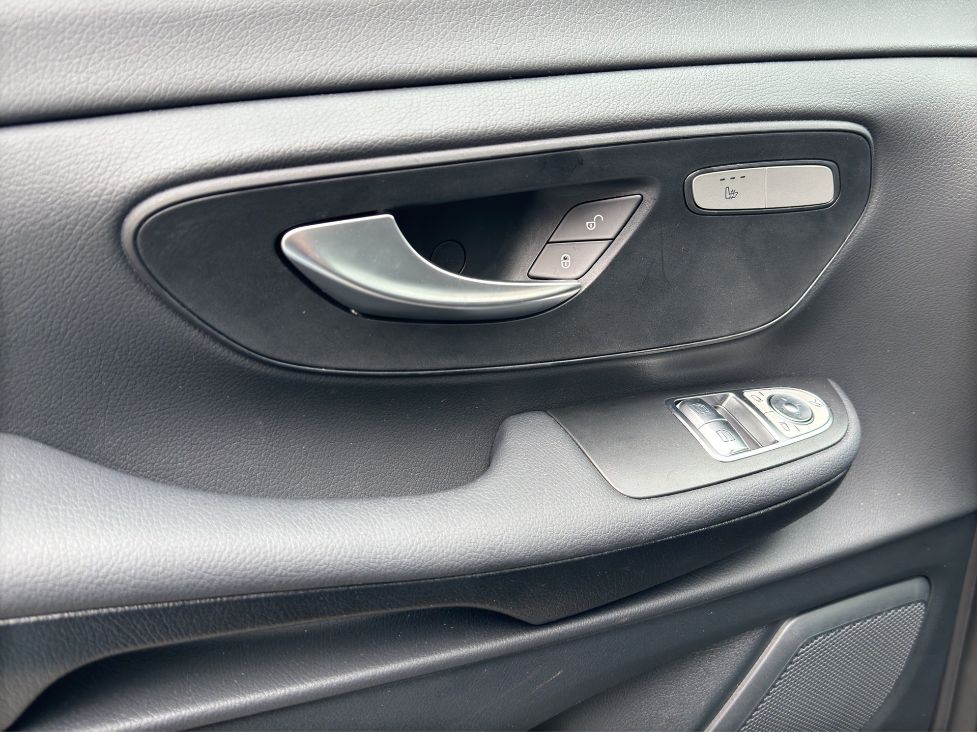 MERCEDES-BENZ V220d Style 7Pl. Facelift 9G-Tronic-image-9