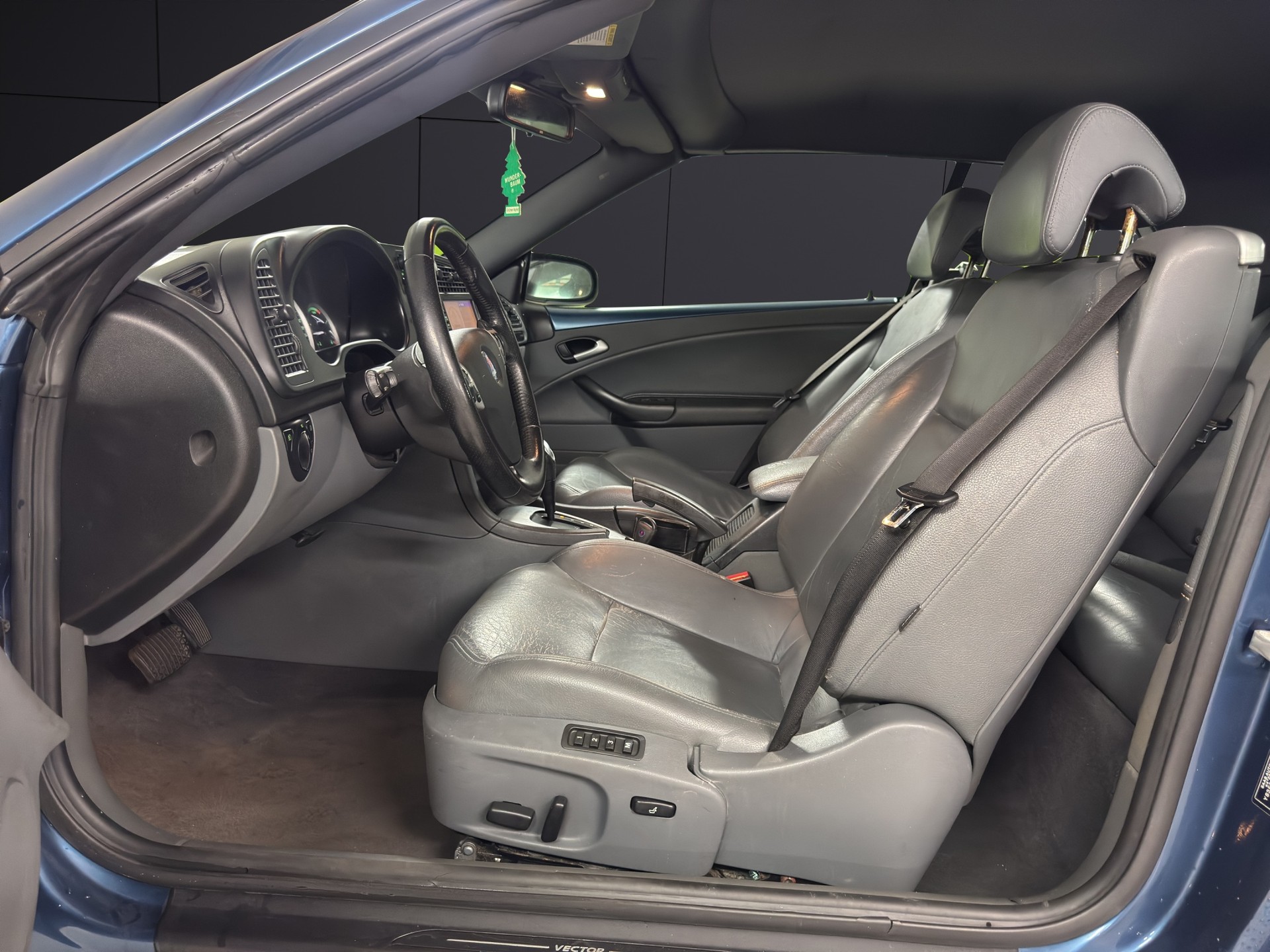 SAAB 9-3 2.0T Vector-image-9