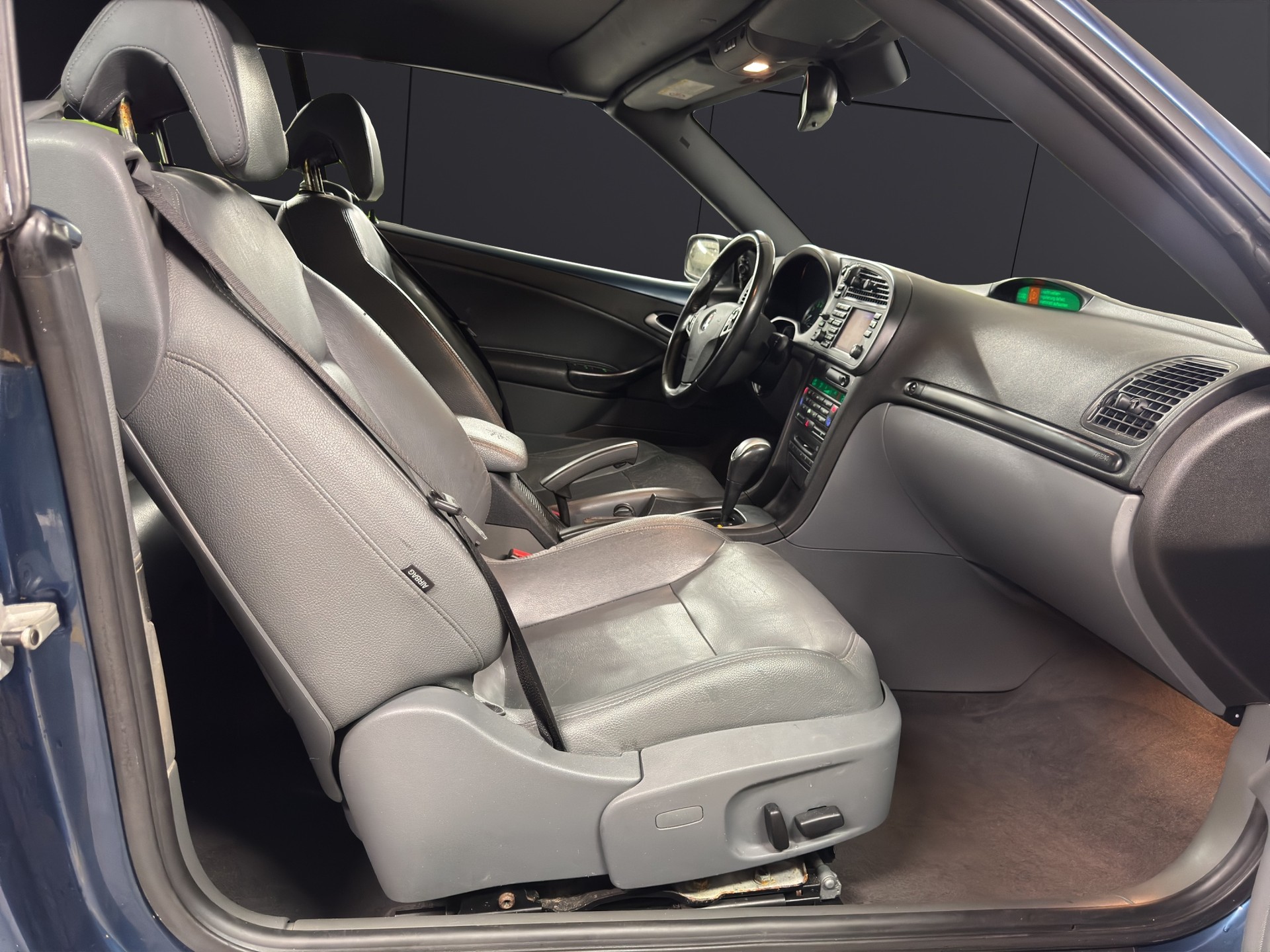 SAAB 9-3 2.0T Vector-image-12