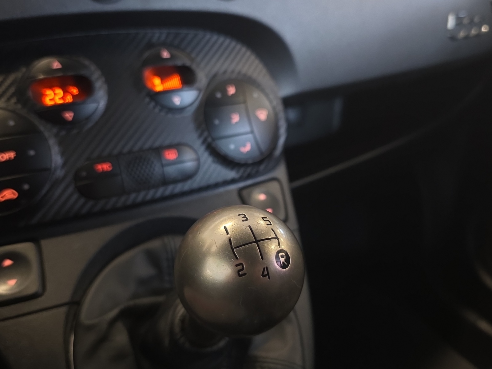 FIAT 595 Abarth 1.4 T-Jet 180 Competizione-image-11