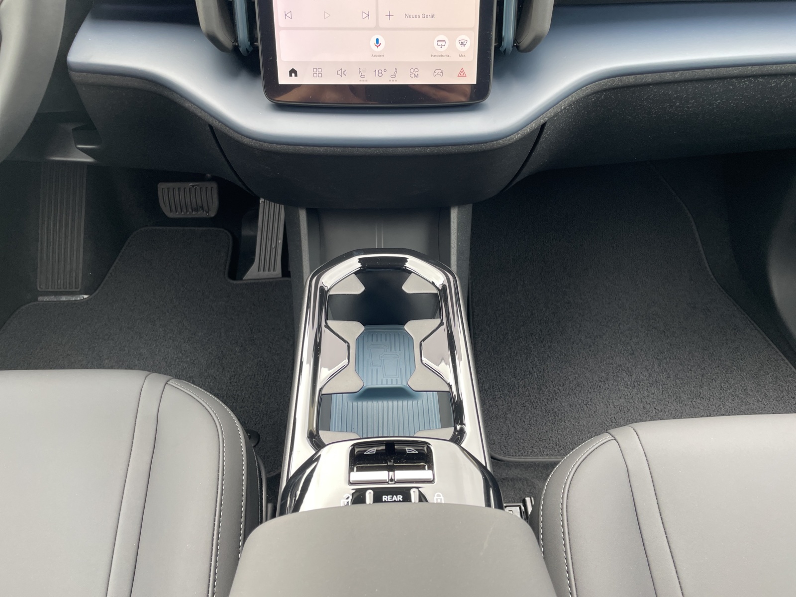 VOLVO EX 30 E60 Plus-image-16