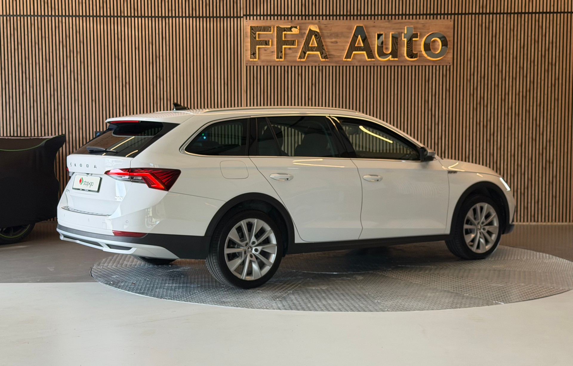 SKODA Octavia Scout 2.0 TDI 4x4 DSG-image-6
