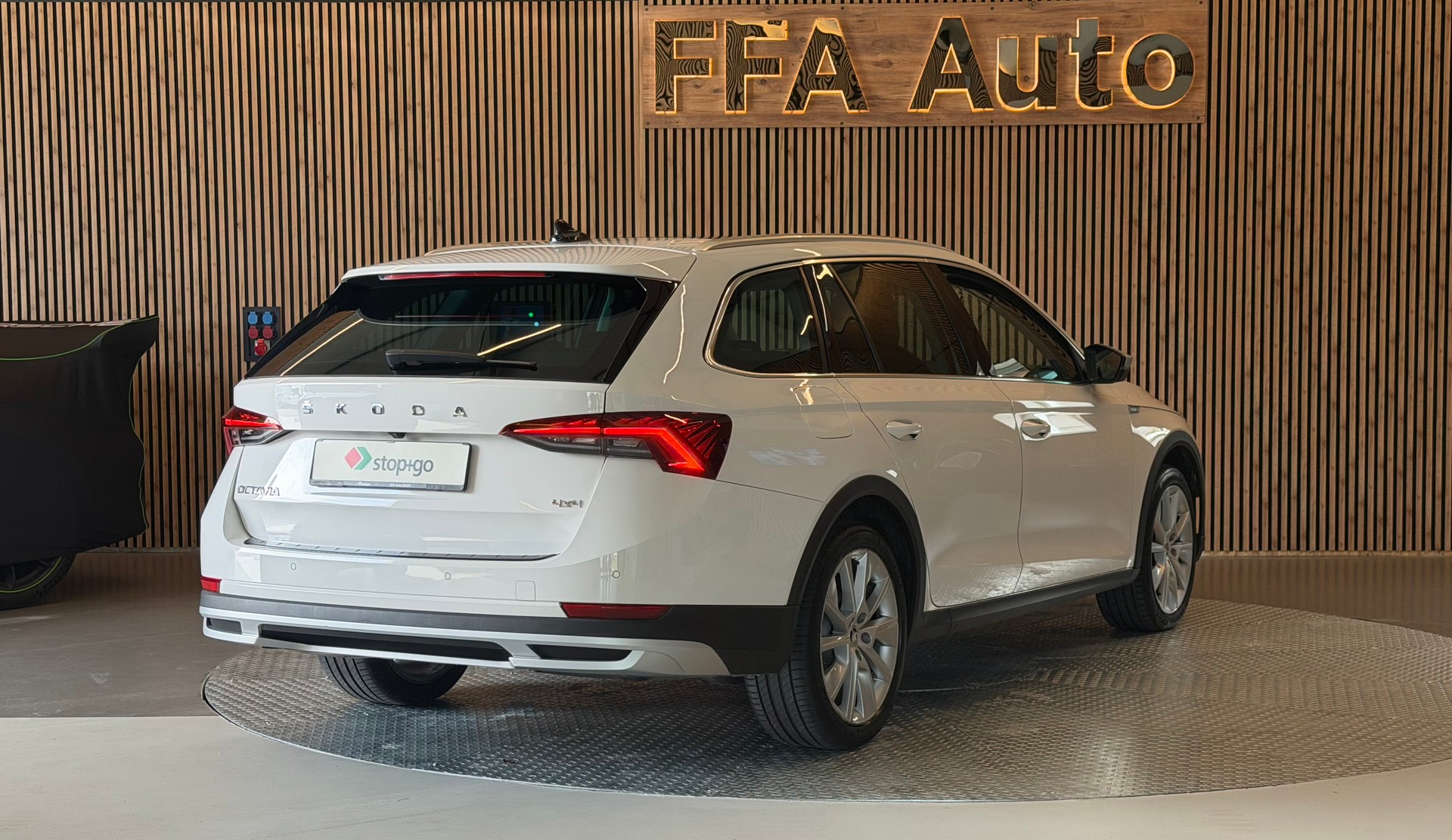 SKODA Octavia Scout 2.0 TDI 4x4 DSG-image-5