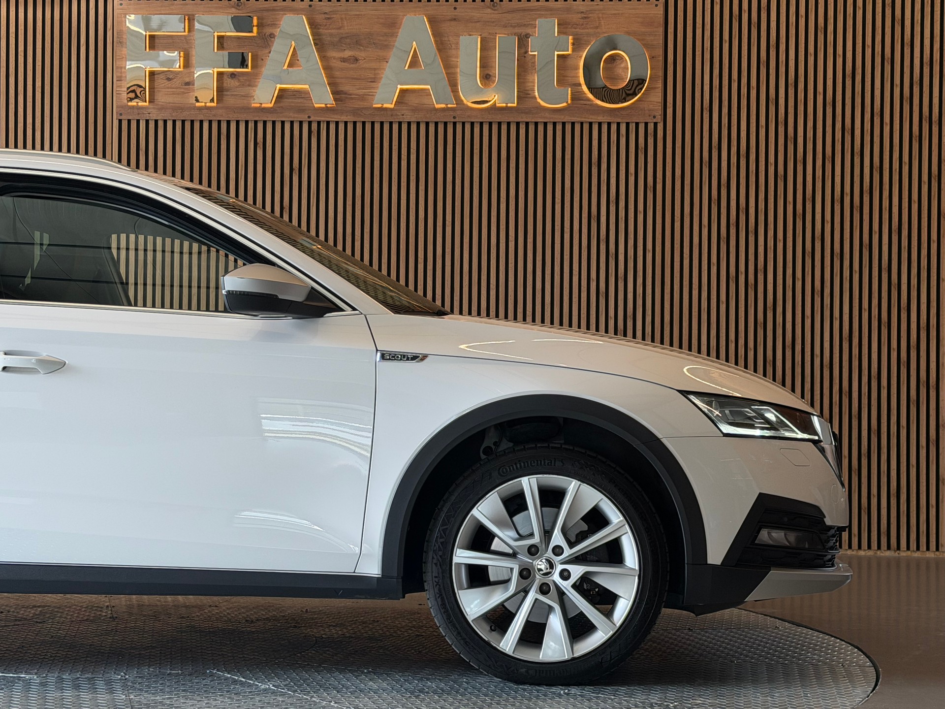 SKODA Octavia Scout 2.0 TDI 4x4 DSG-image-3