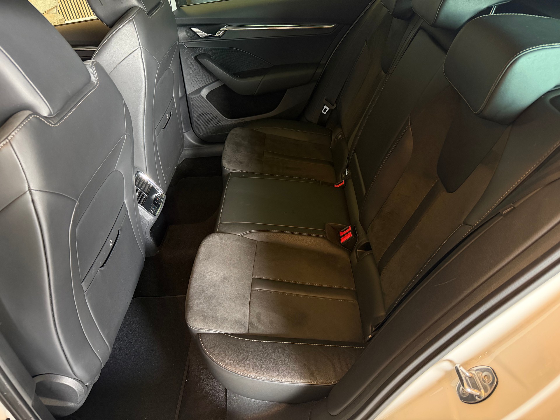 SKODA Octavia Scout 2.0 TDI 4x4 DSG-image-16