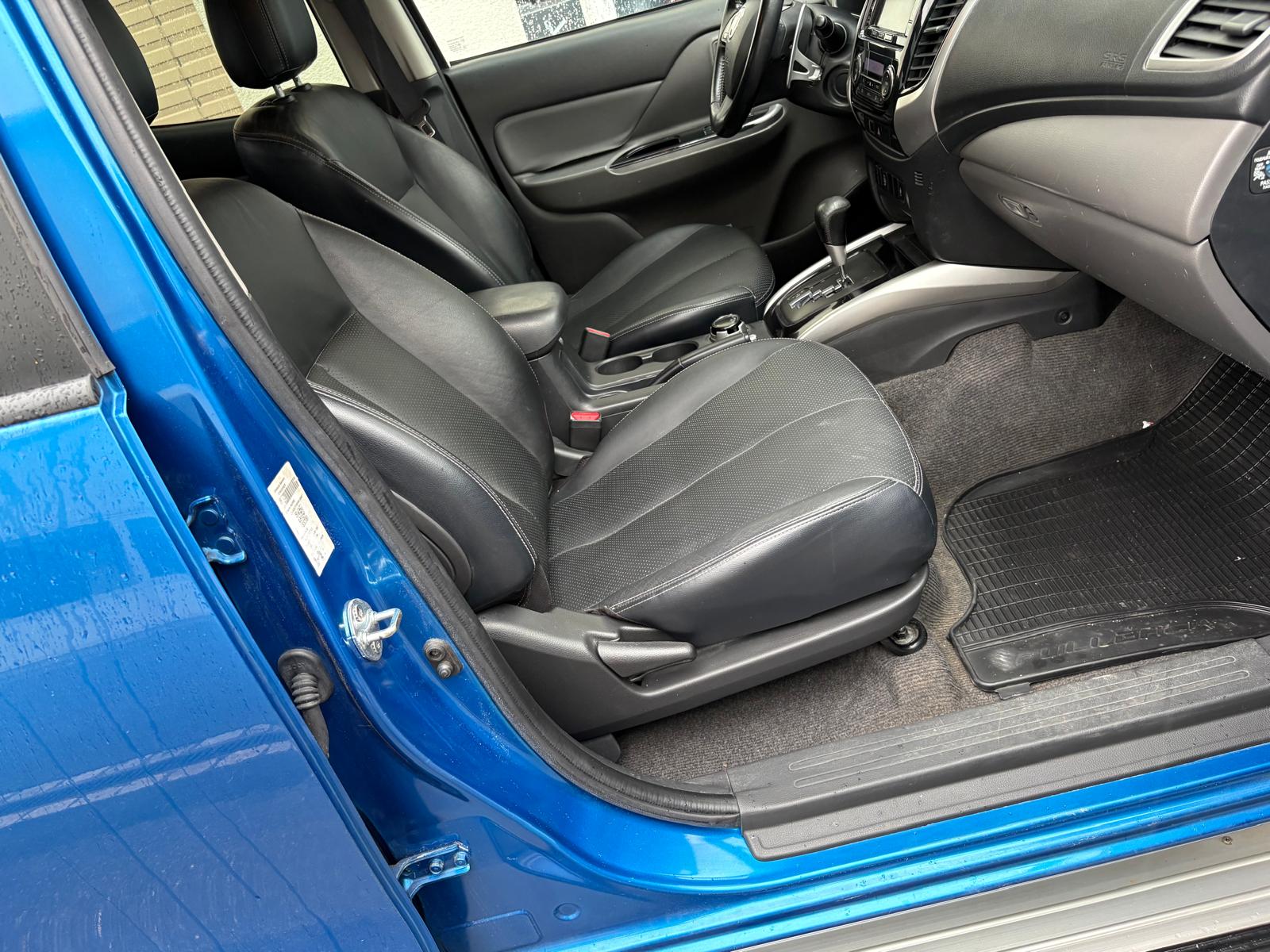FIAT Fullback LX 2.4 MJ DC Swiss 4WD A-image-9
