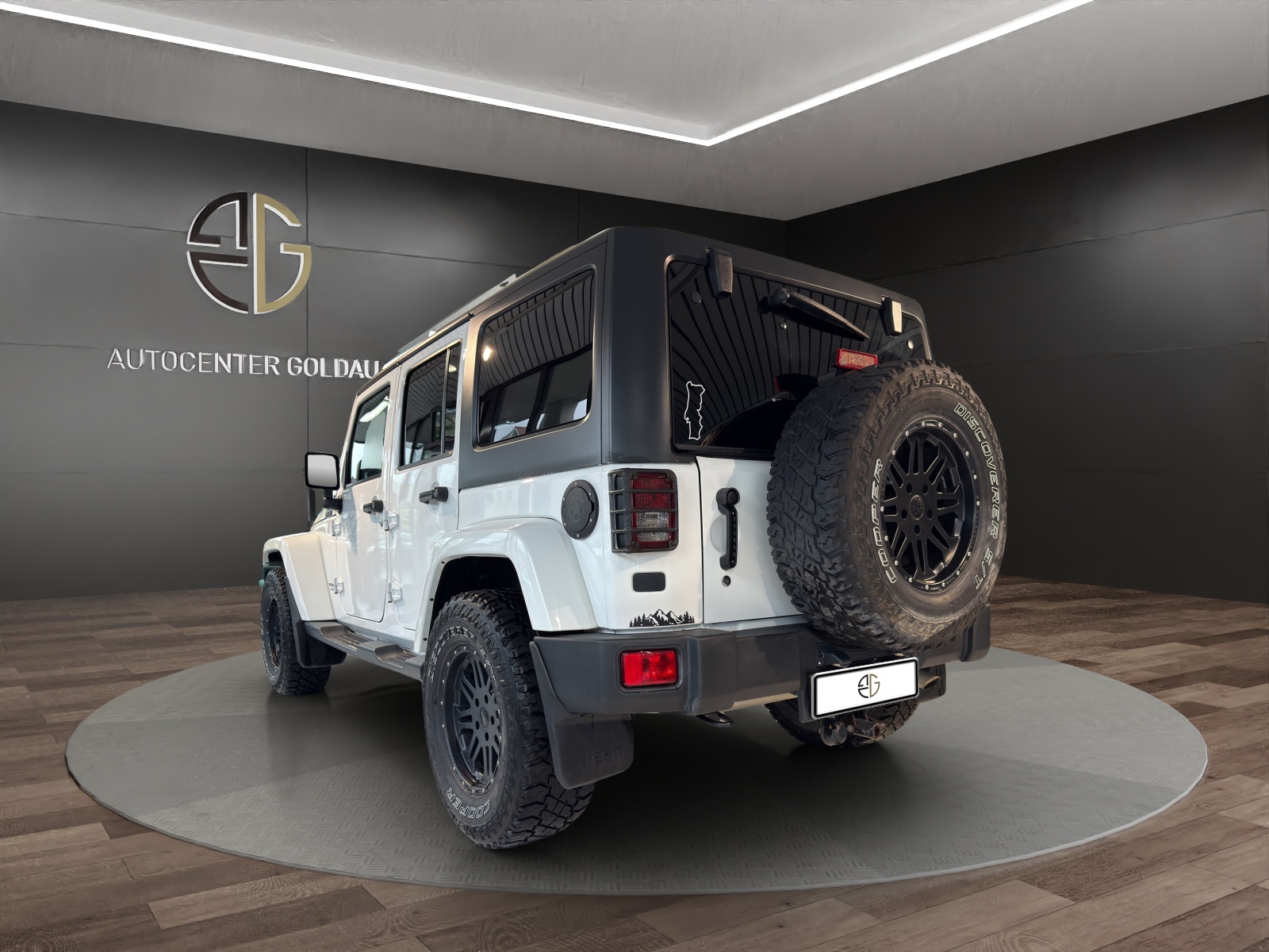 JEEP Wrangler 2.8CRD Unlimited Sahara X Automatic-image-1