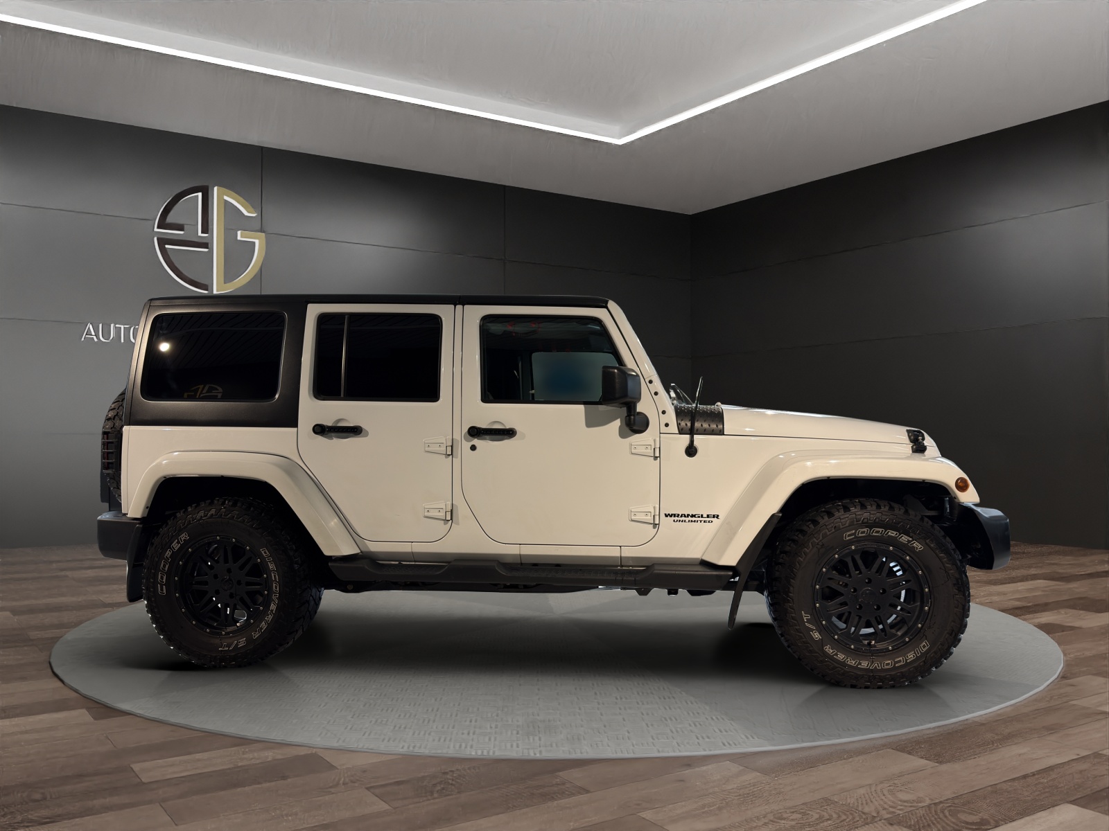 JEEP Wrangler 2.8CRD Unlimited Sahara X Automatic-image-4