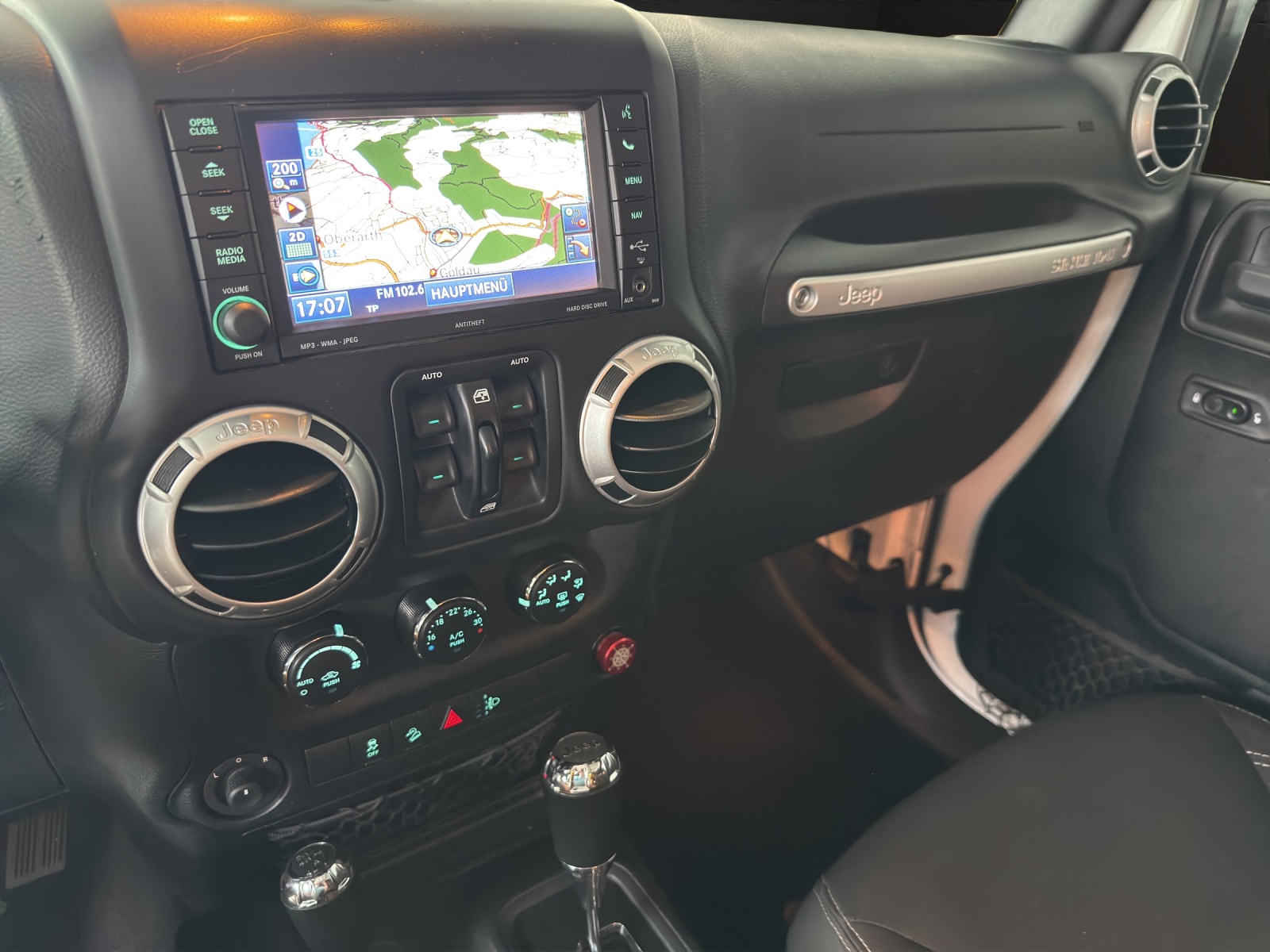 JEEP Wrangler 2.8CRD Unlimited Sahara X Automatic-image-12
