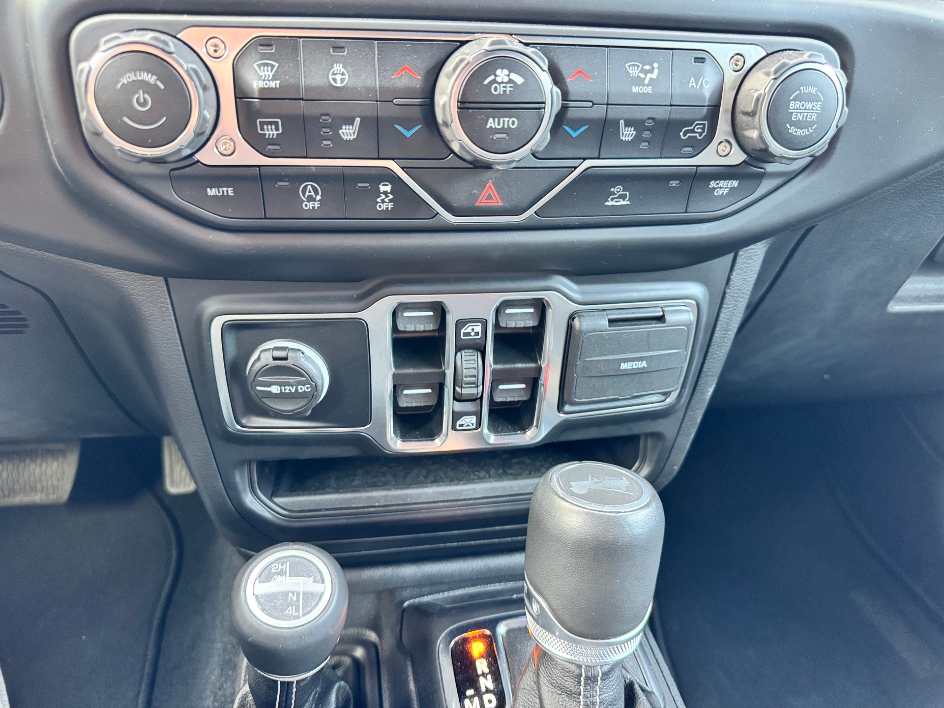 JEEP Wrangler Sahara 3,0 EcoDiesel-image-18