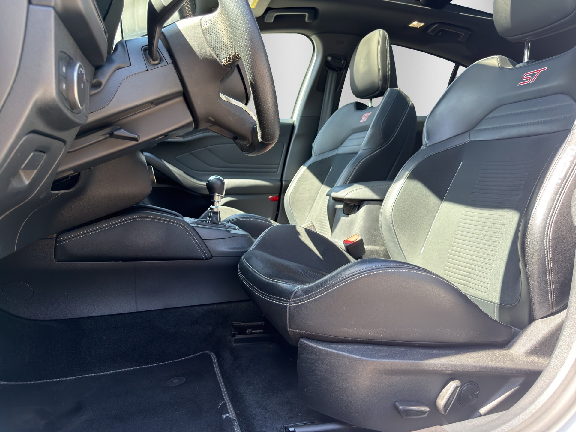 FORD Focus ST 2.3 EcoBoost-image-11