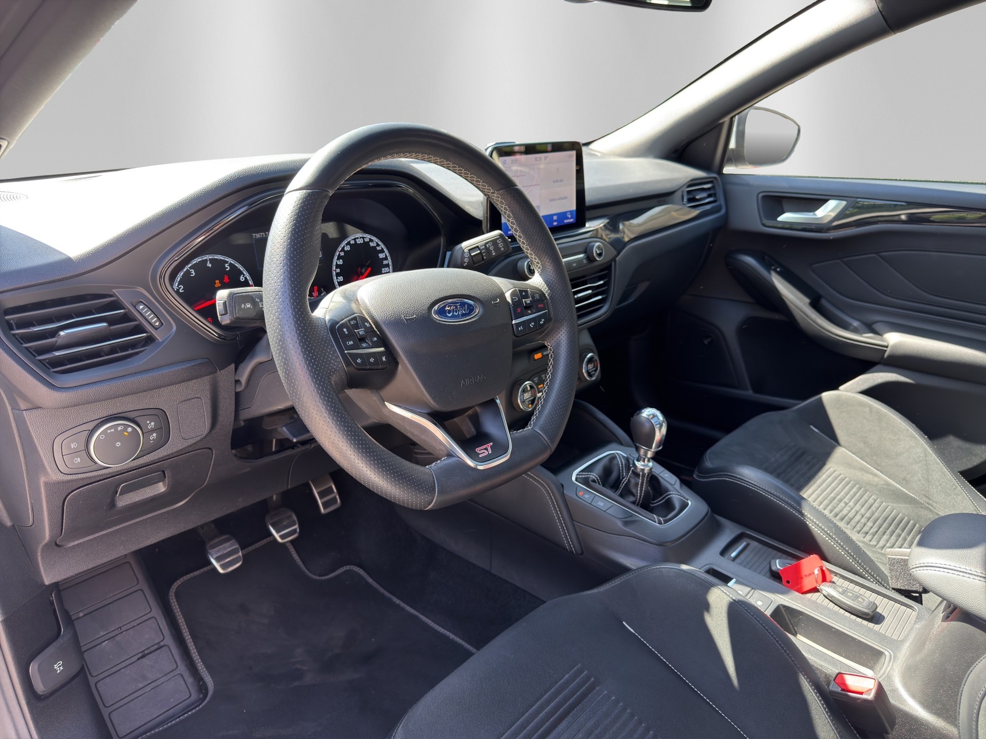 FORD Focus ST 2.3 EcoBoost-image-13