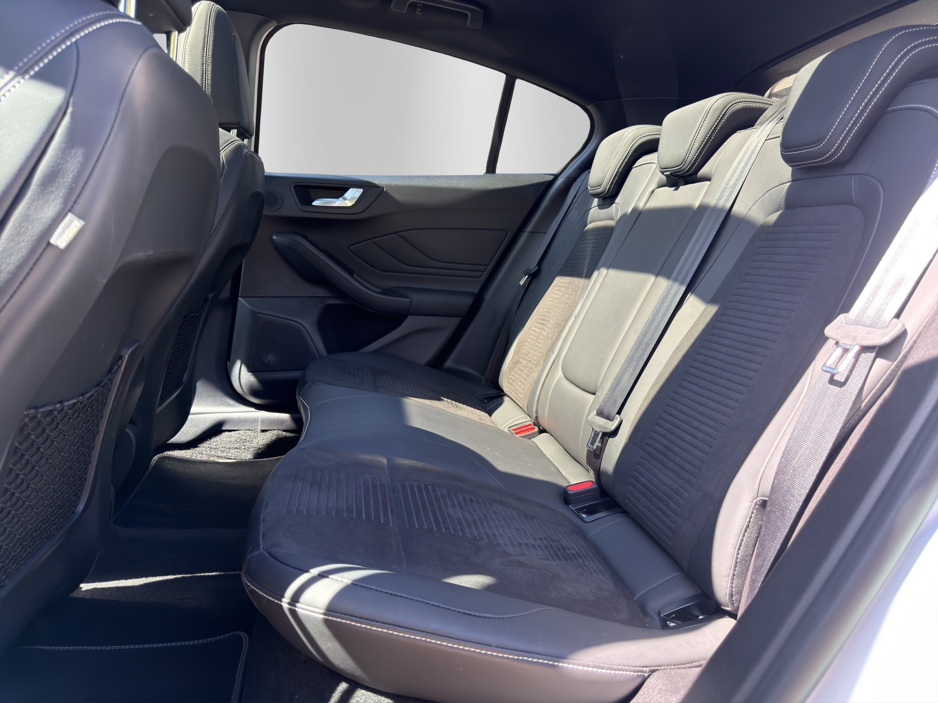 FORD Focus ST 2.3 EcoBoost-image-10