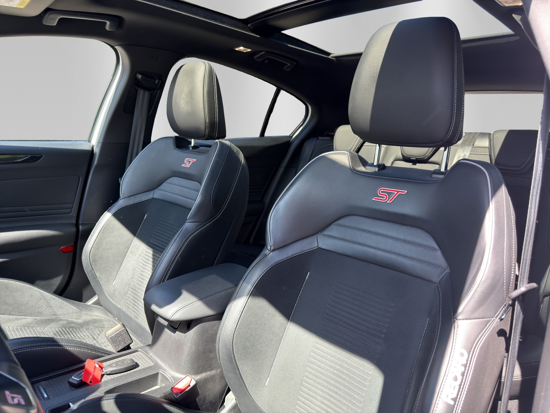 FORD Focus ST 2.3 EcoBoost-image-12