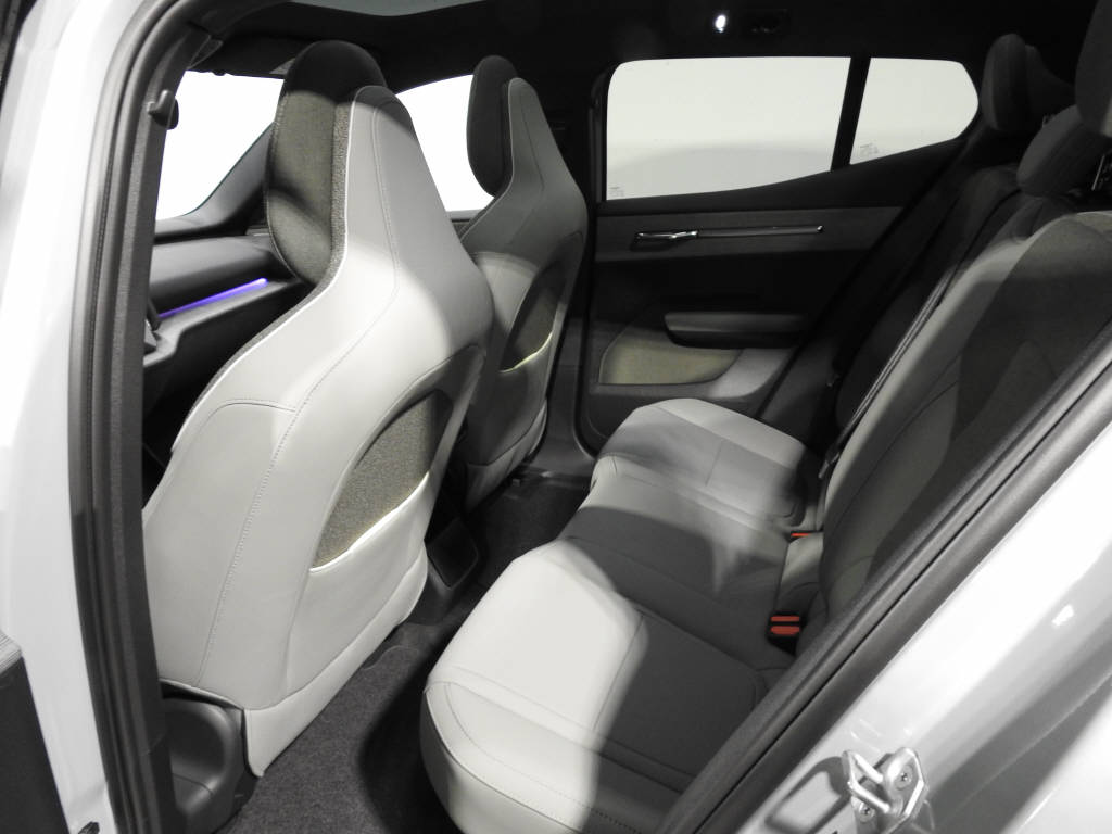 VOLVO EX 30 E60 Twin Ultra Performance AWD-image-12
