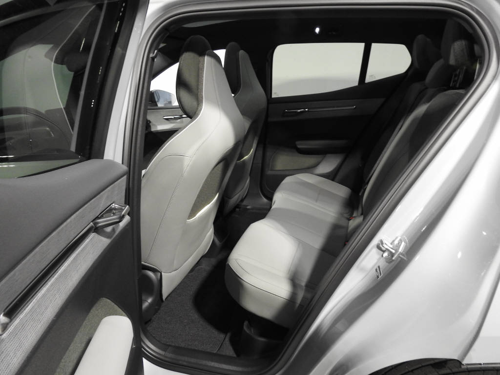 VOLVO EX 30 E60 Twin Ultra Performance AWD-image-11