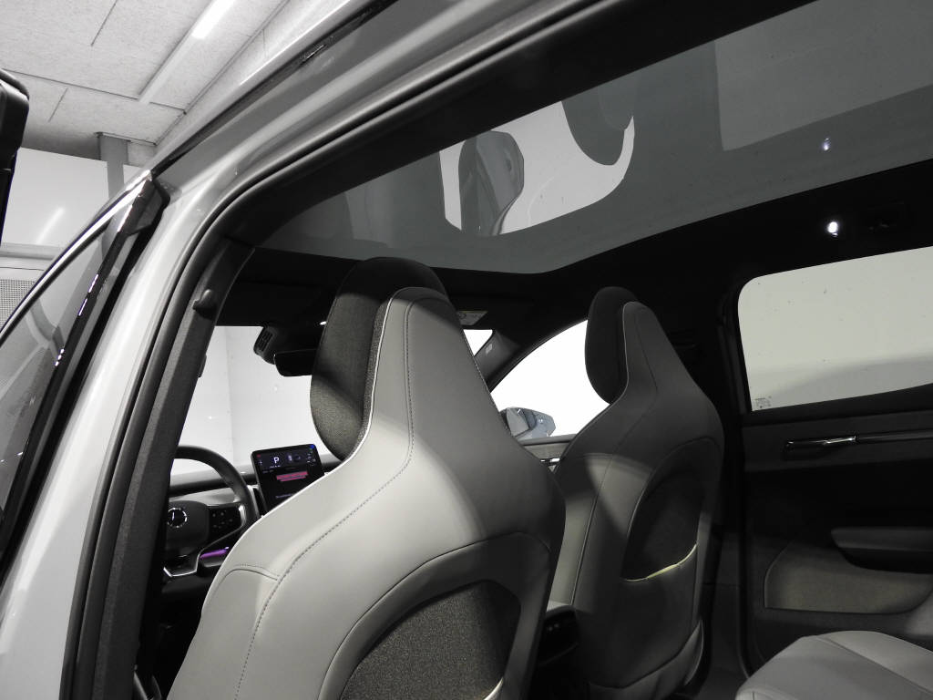 VOLVO EX 30 E60 Twin Ultra Performance AWD-image-13