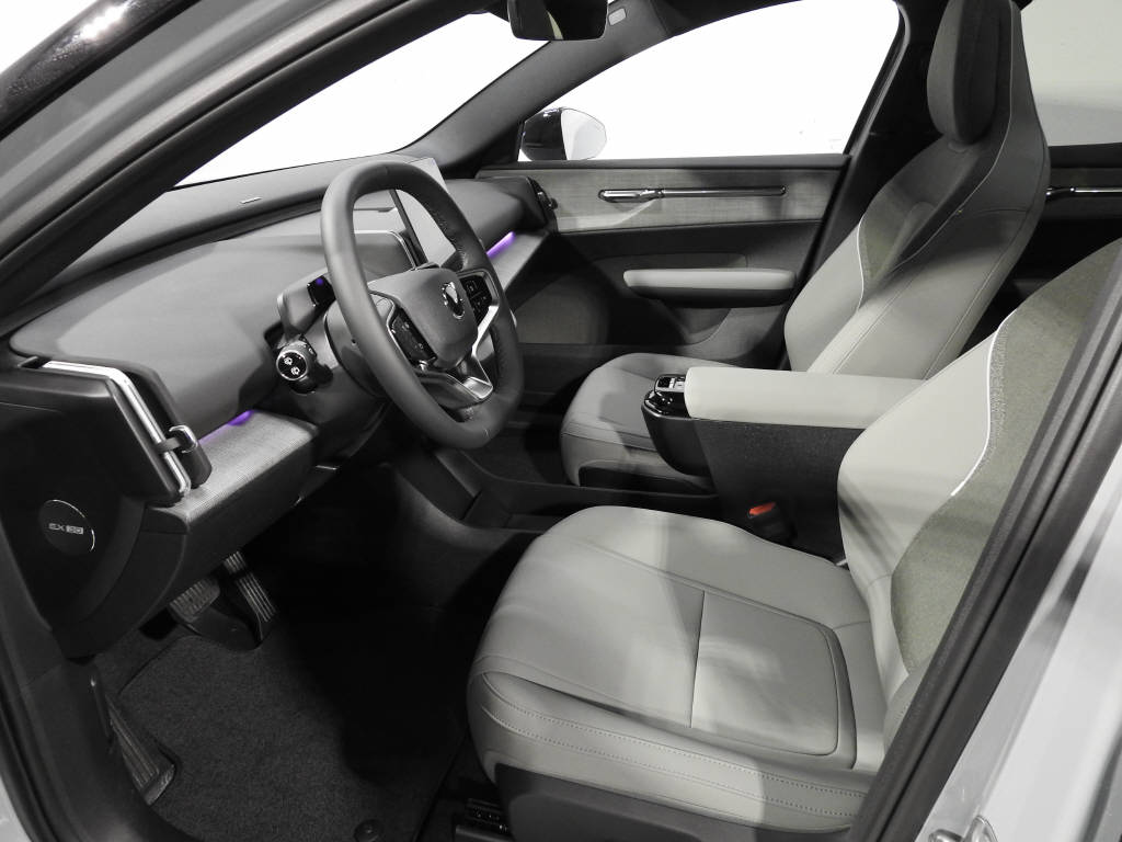 VOLVO EX 30 E60 Twin Ultra Performance AWD-image-10