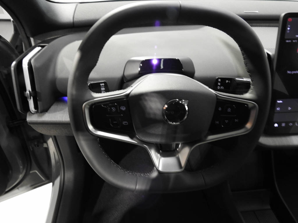 VOLVO EX 30 E60 Twin Ultra Performance AWD-image-6