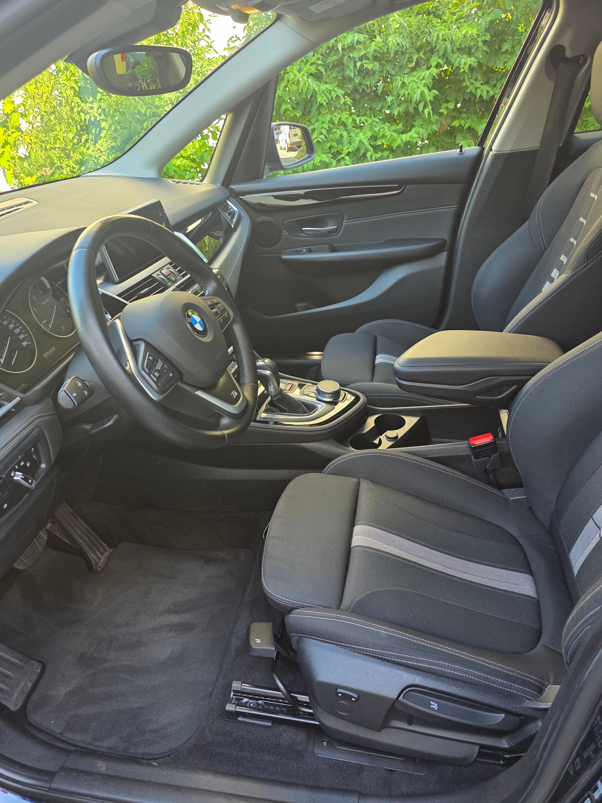 BMW 220d xDrive Active Tourer Sport Line Steptronic-image-11