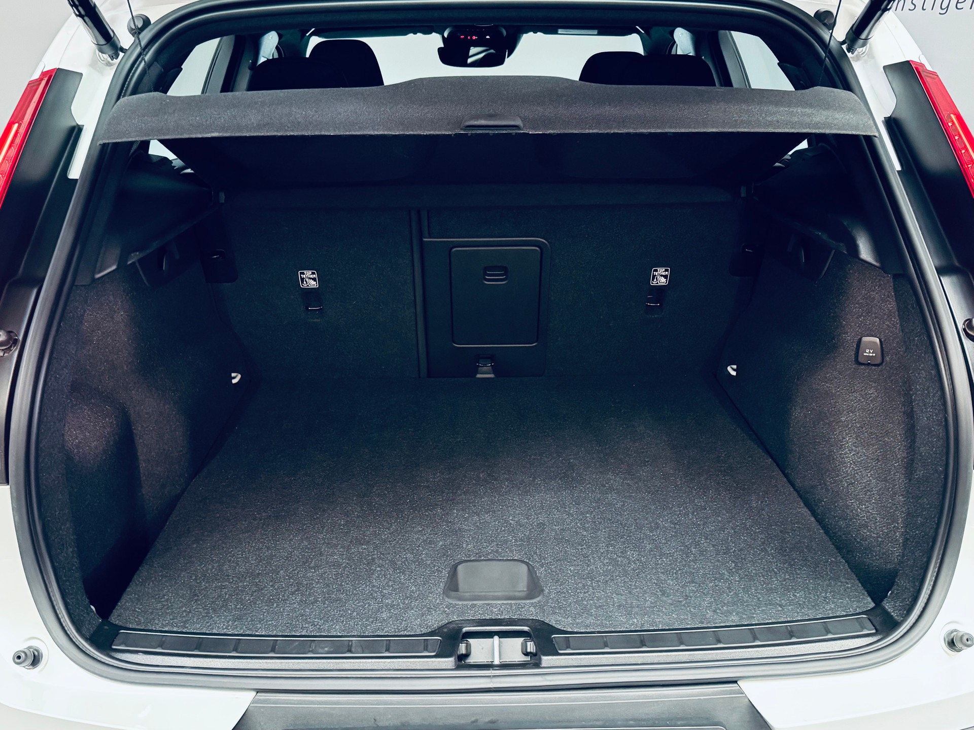 VOLVO XC40 T5 PHEV Ultimate Dark DCT-image-11