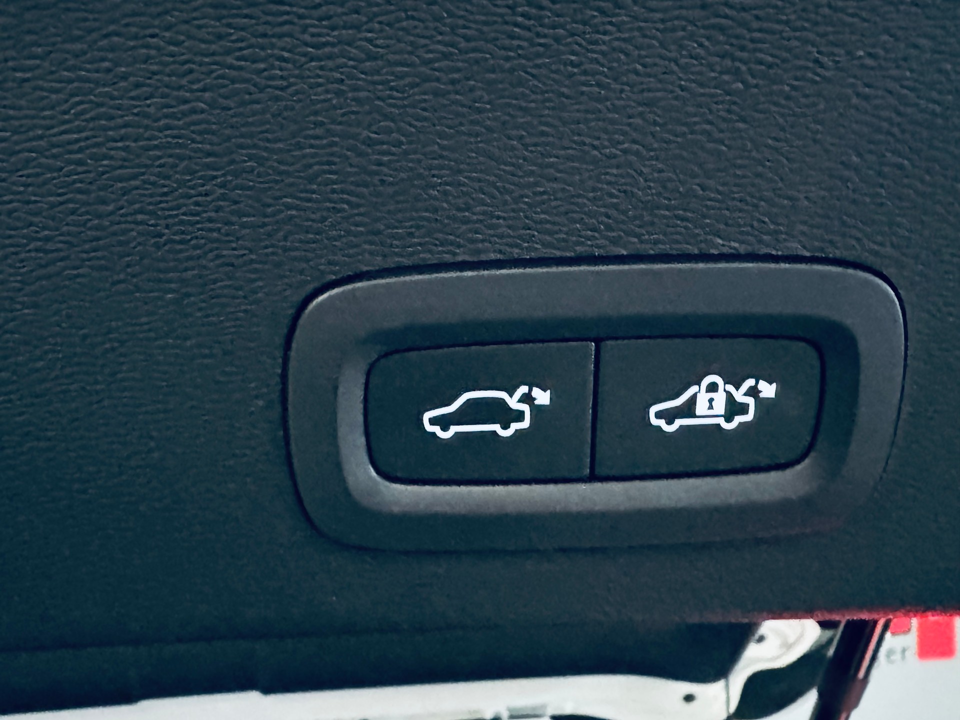 VOLVO XC40 T5 PHEV Ultimate Dark DCT-image-12