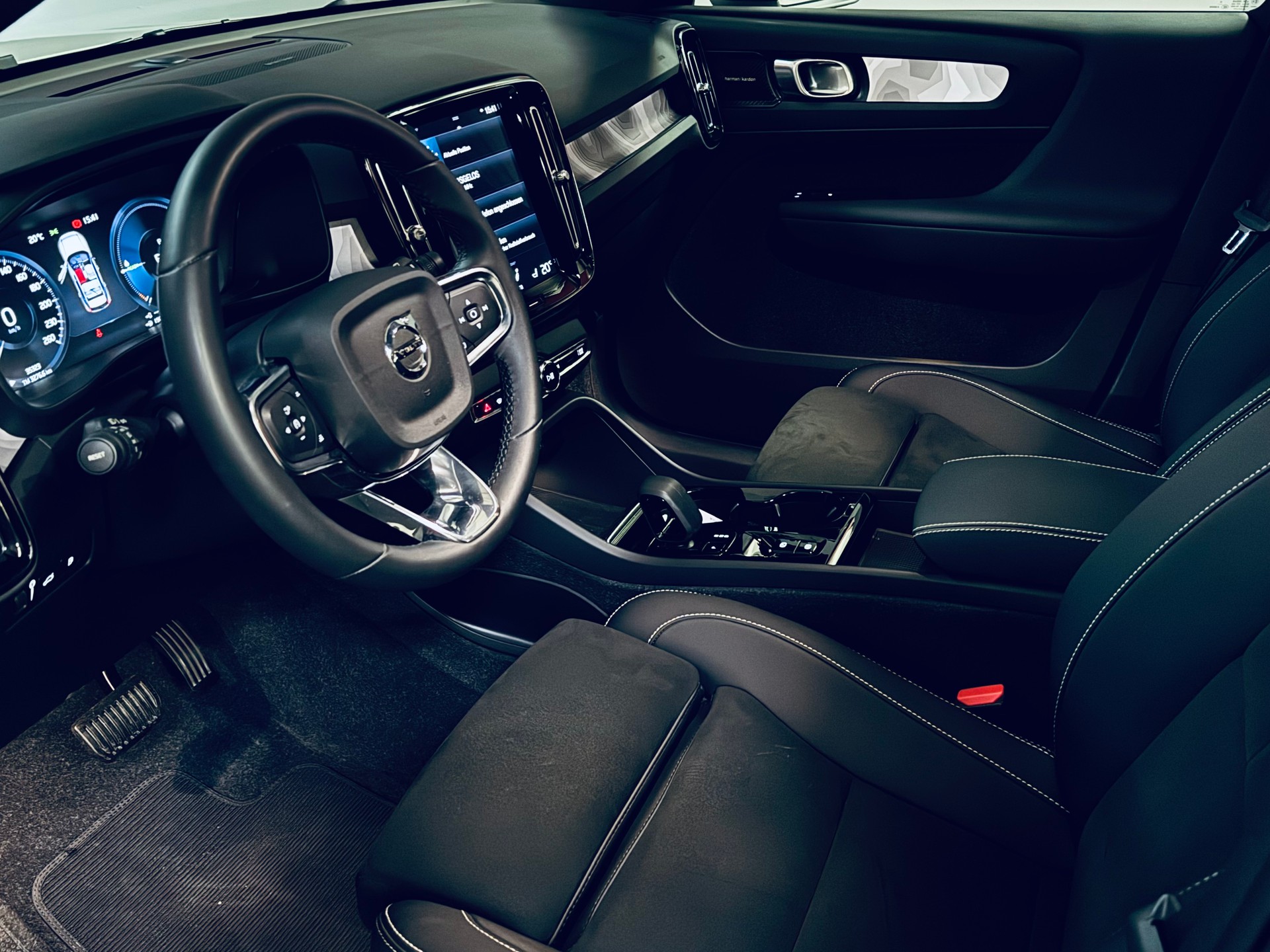 VOLVO XC40 T5 PHEV Ultimate Dark DCT-image-13