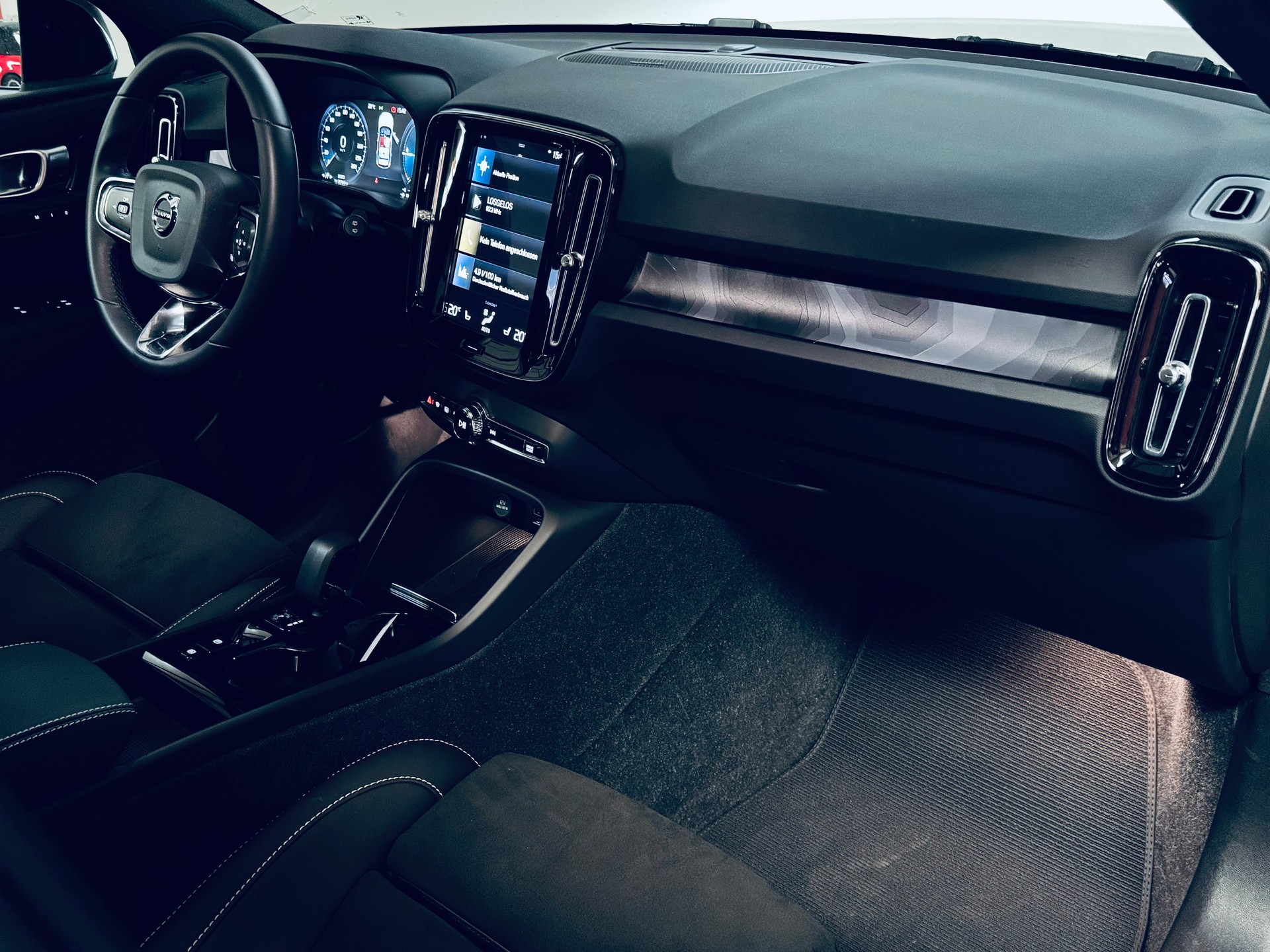 VOLVO XC40 T5 PHEV Ultimate Dark DCT-image-16