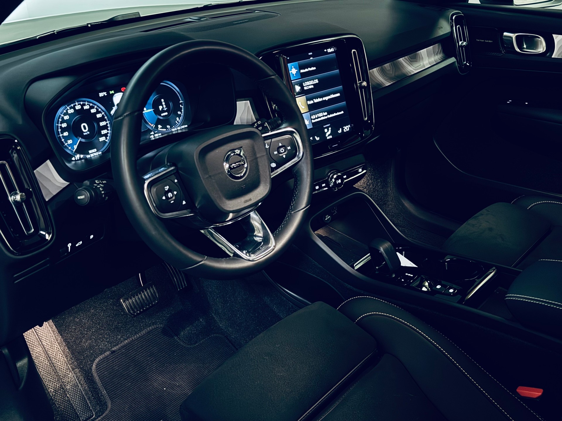 VOLVO XC40 T5 PHEV Ultimate Dark DCT-image-14