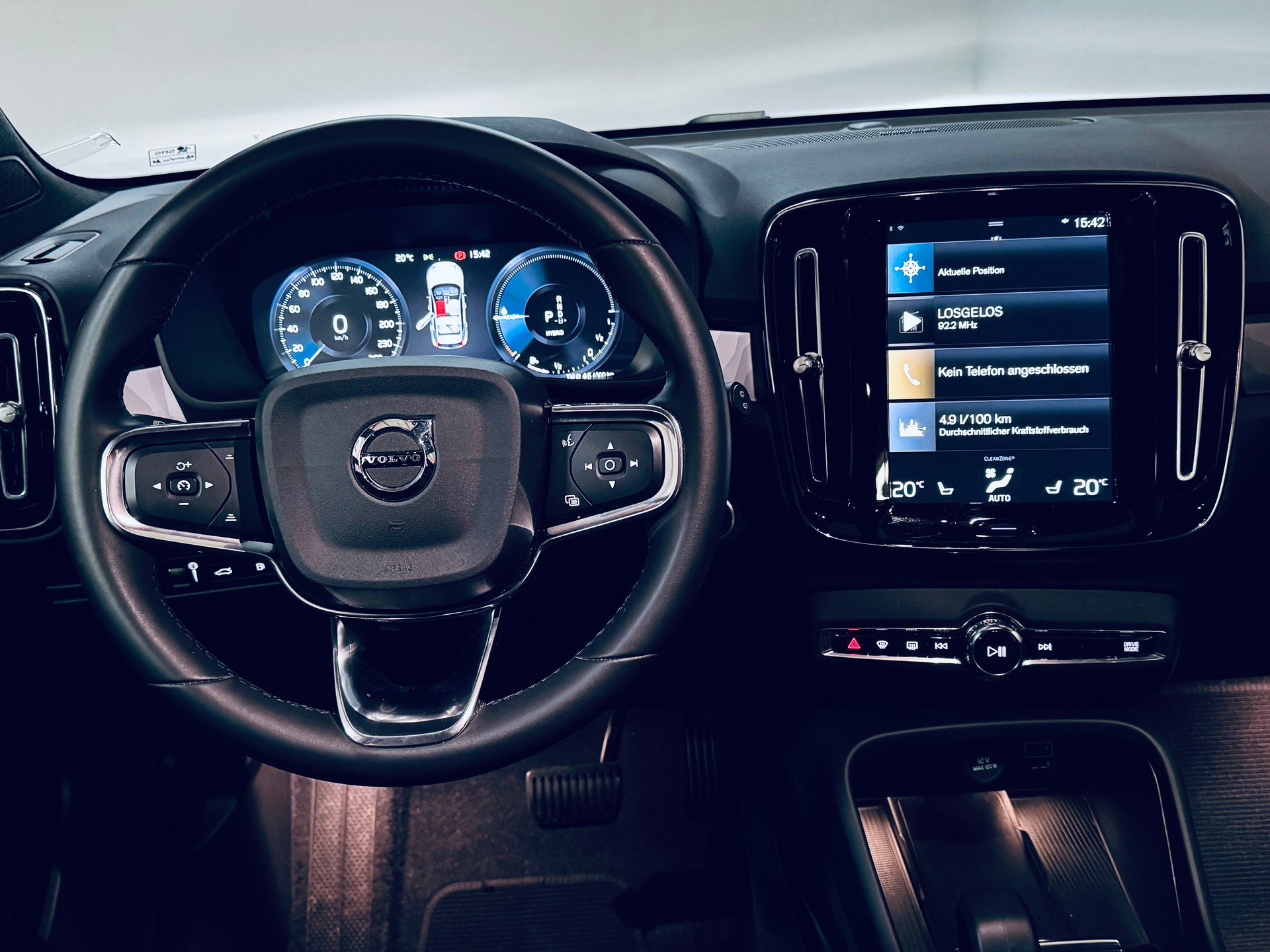 VOLVO XC40 T5 PHEV Ultimate Dark DCT-image-15