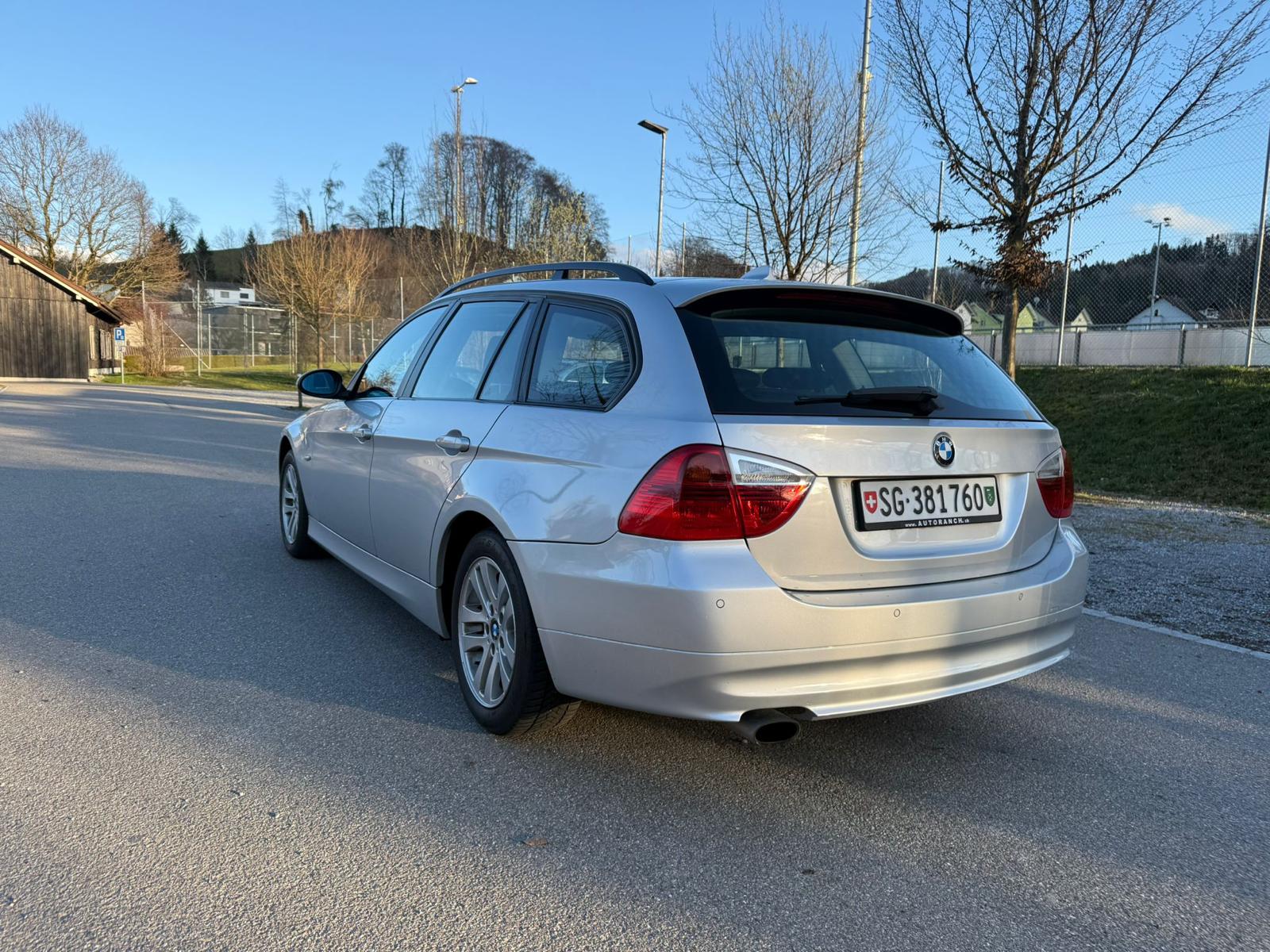 BMW 318i Touring Steptronic-image-1